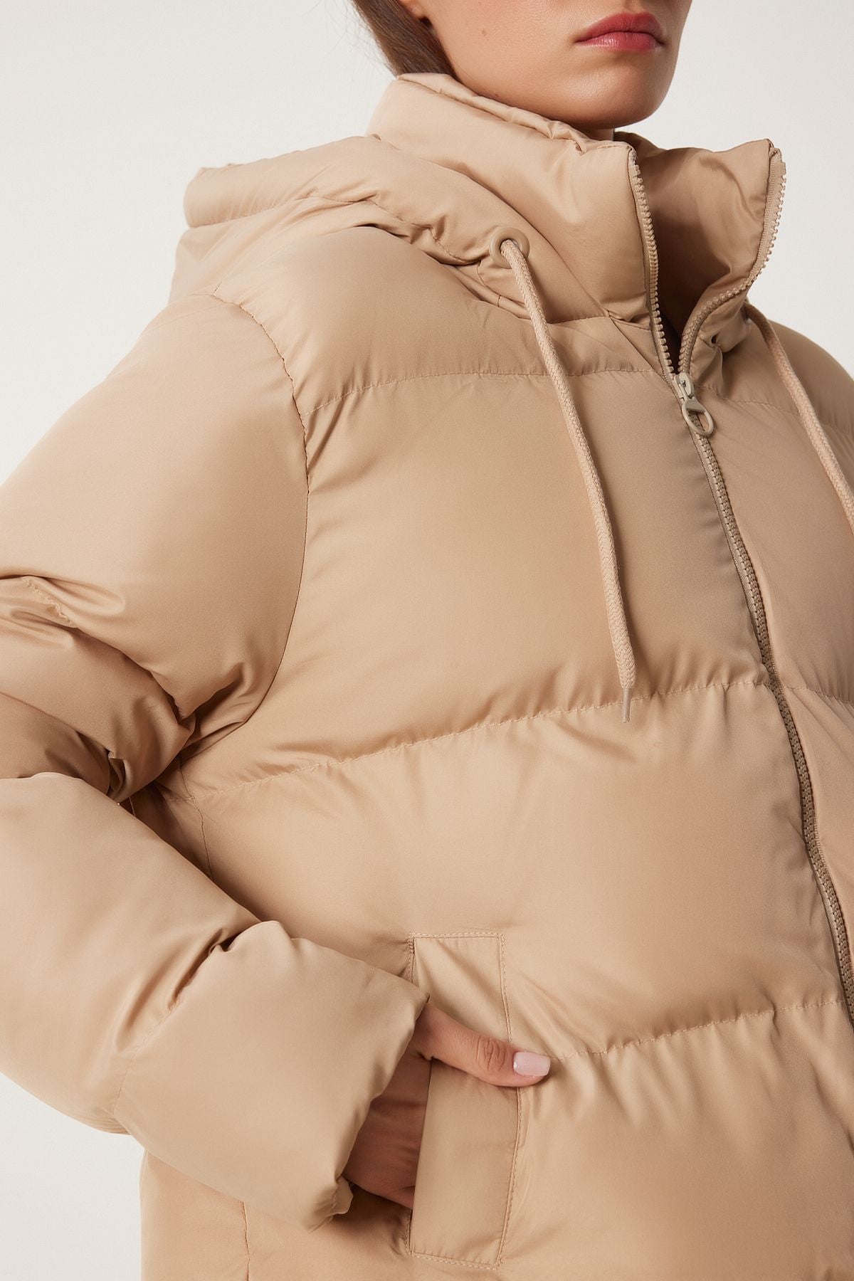 Bisküvi Kapüşonlu Oversize Şişme Mont RV00001