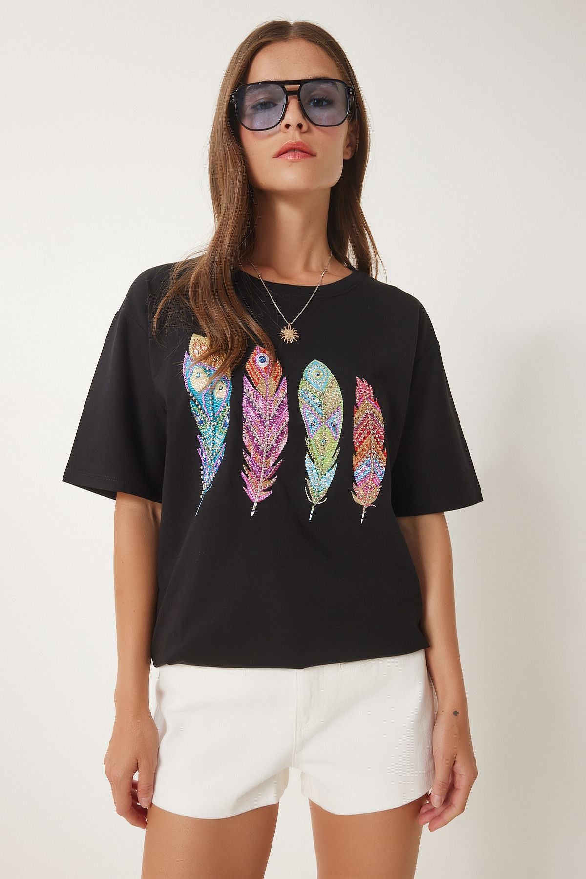 Siyah Boncuk Detaylı Baskılı Örme T-Shirt BW00003