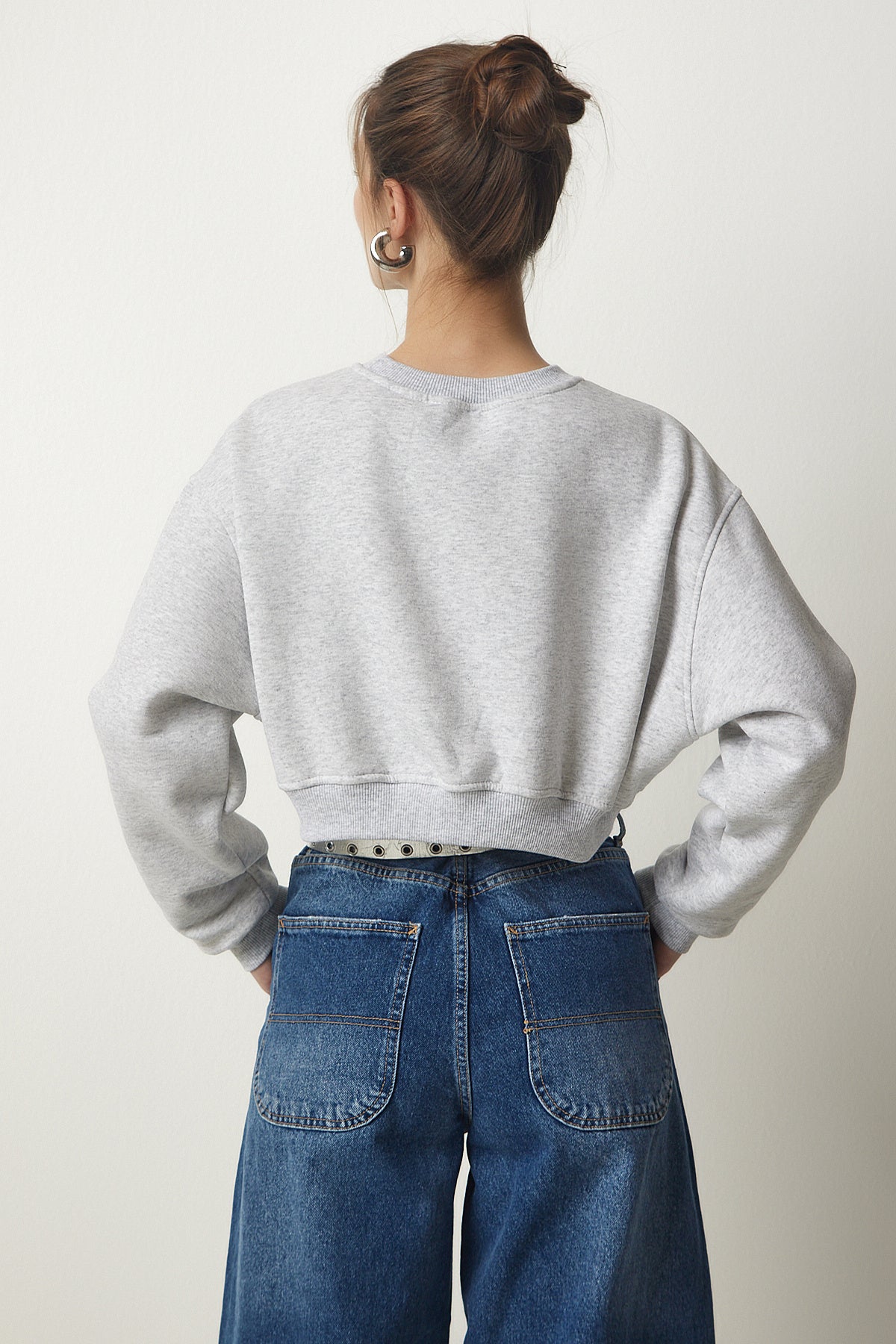 Gri Baskılı Şardonlu Crop Örme Sweatshirt HF00443
