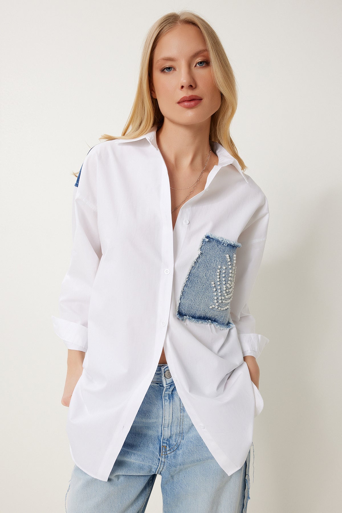 Beyaz İncili Denim Detaylı Oversize Poplin Gömlek ZH00052