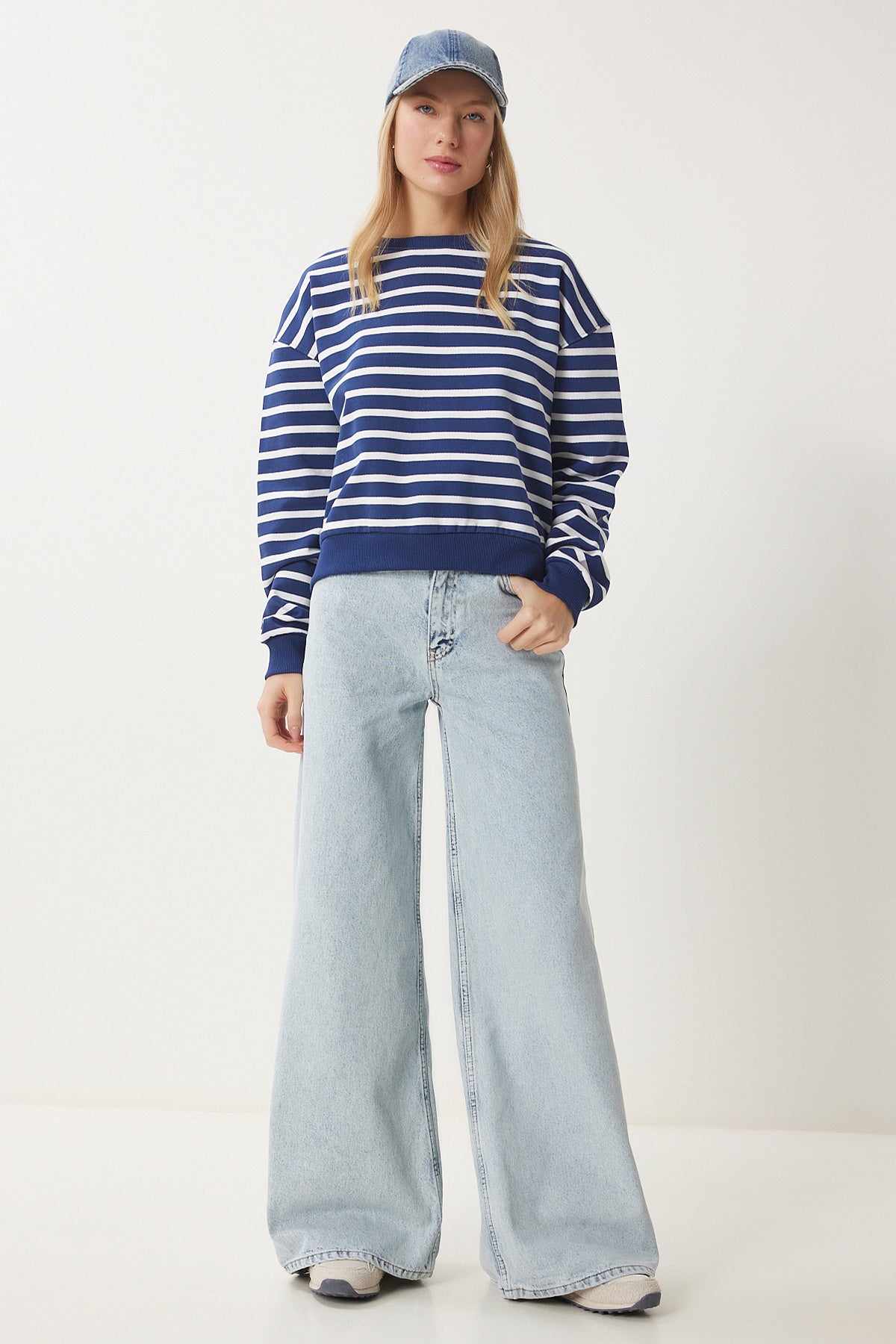 Buz Mavi Orta Bel Geniş Paça Jean FN03413
