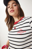 Beyaz Nakışlı Çizgili Kısa Örme T-Shirt CR00444