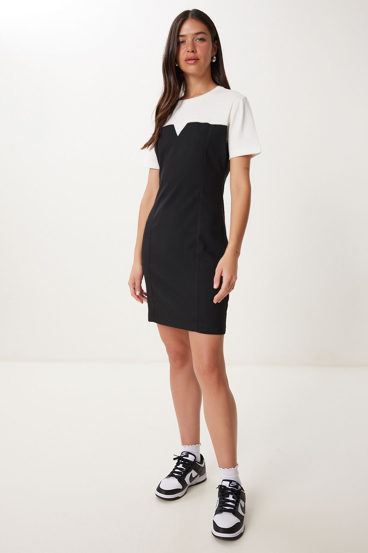Siyah T-Shirt Detaylı Kontrast Renkli Mini Dokuma Elbise MX00214