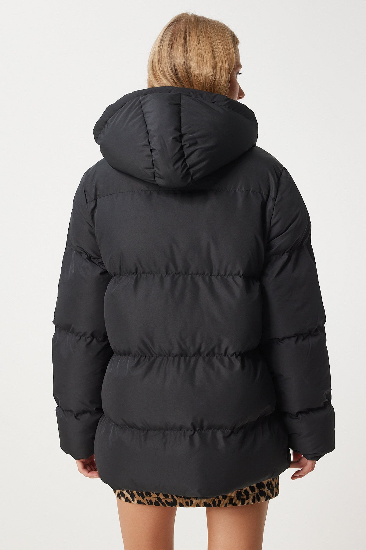Siyah Kapüşonlu Oversize Şişme Mont RV00068