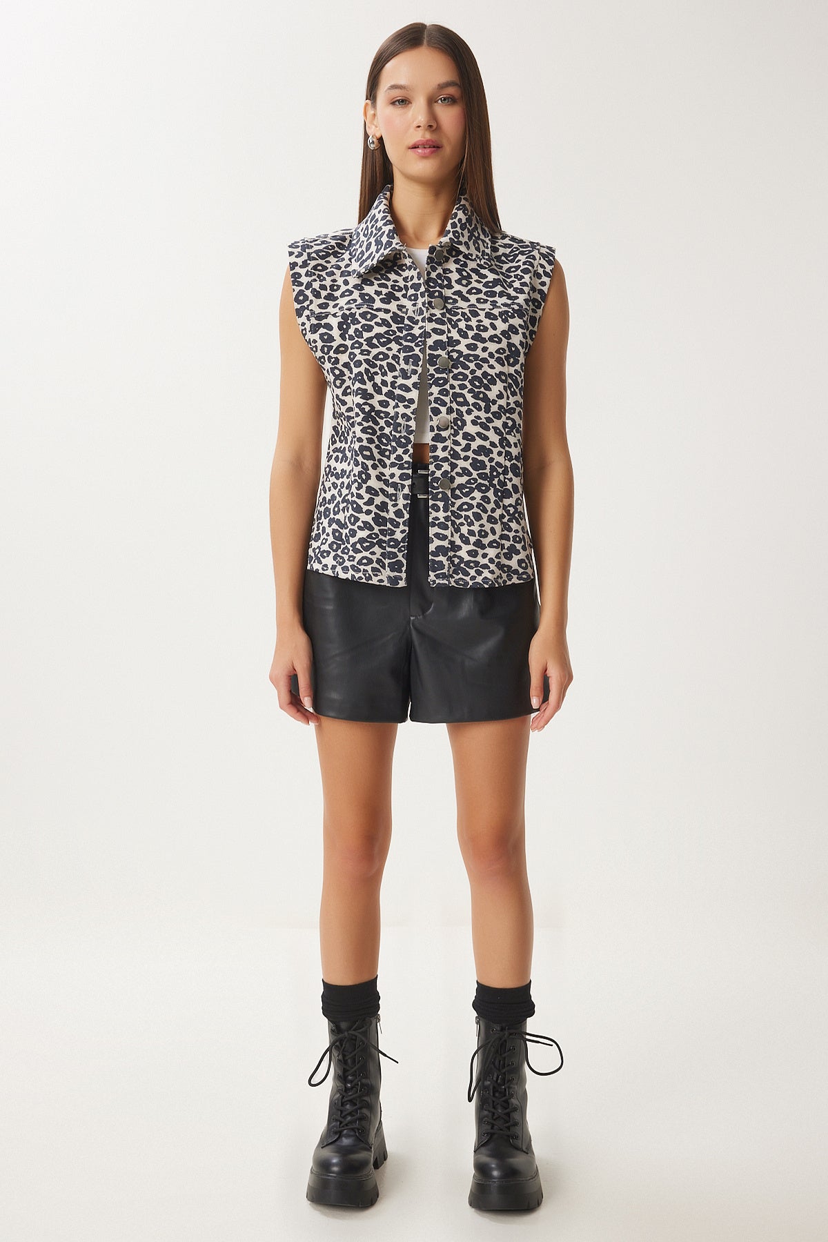 Ekru Siyah Leopar Desenli Gömlek Yaka Denim Yelek FN03418