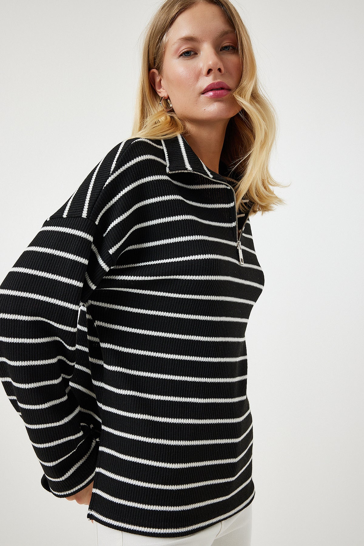 Siyah Çizgili Oversize Mevsimlik Triko Bluz UB00258
