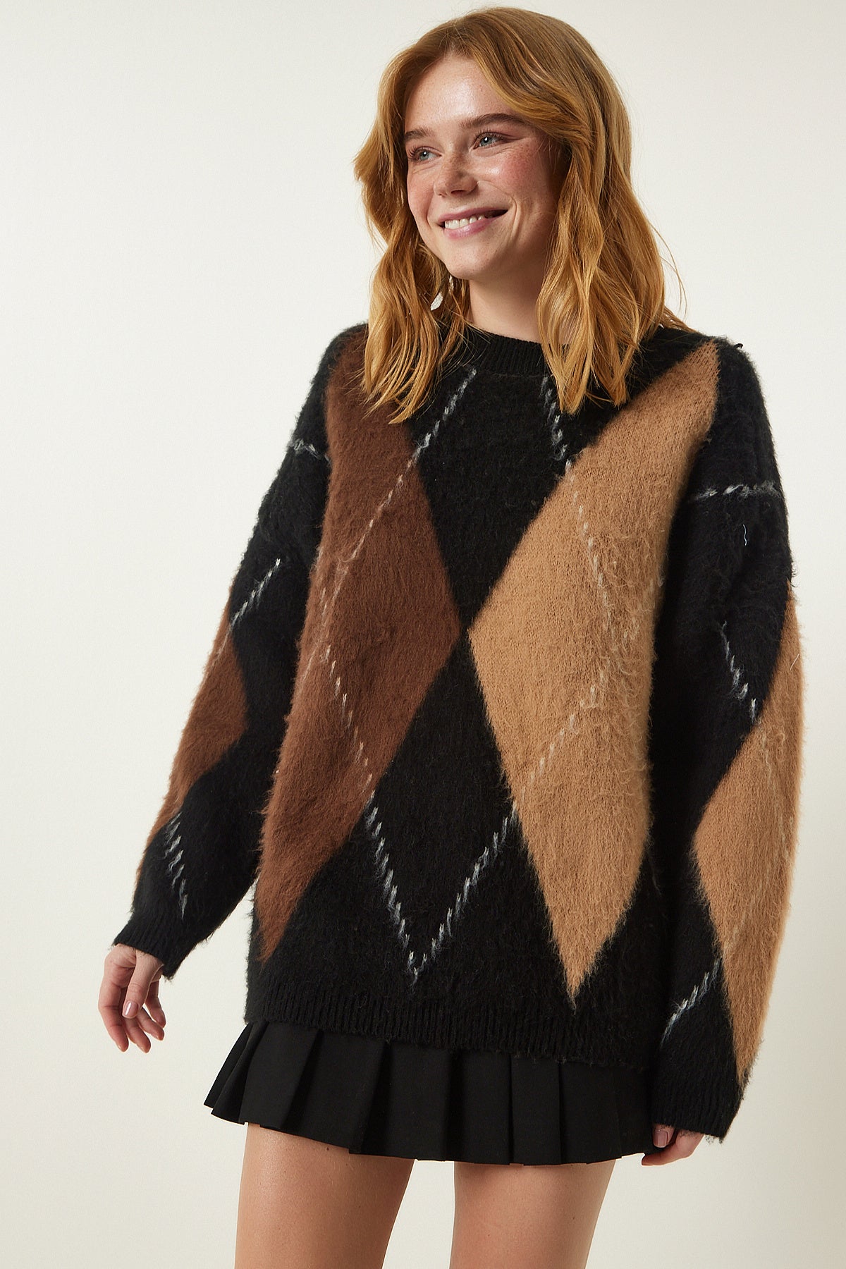 Siyah Kahverengi Desenli Oversize Sakallı Triko Kazak MW00138