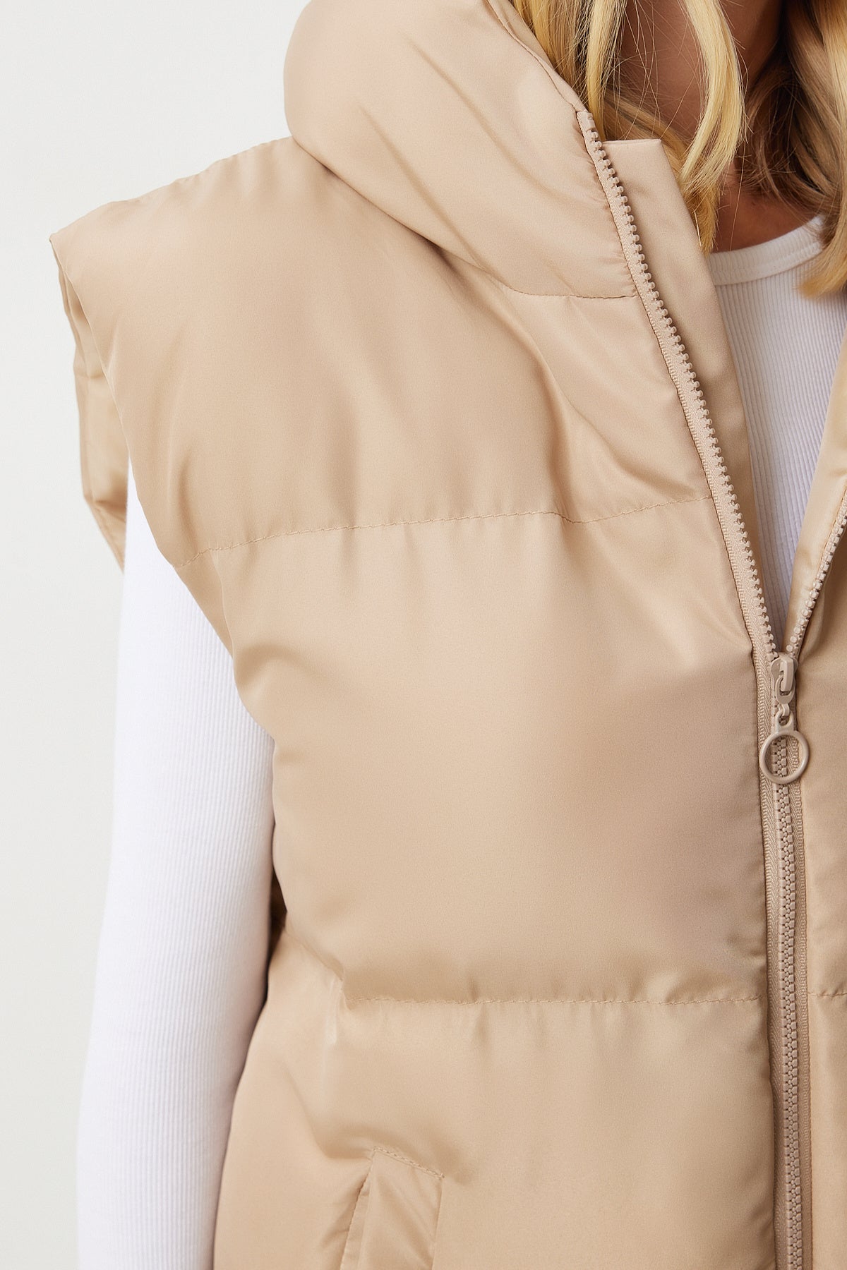 Krem Kapüşonlu Oversize Şişme Yelek MK00176