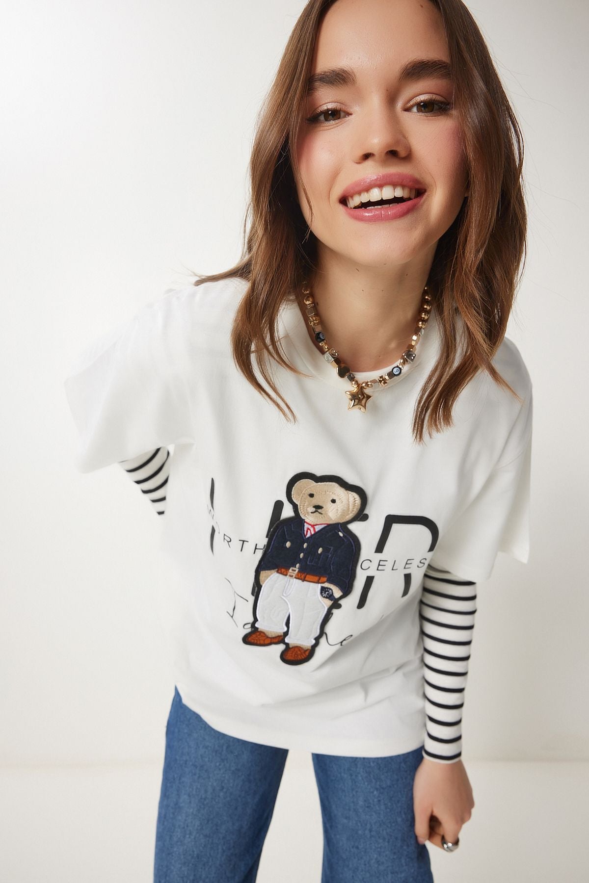 Ekru Ayıcık Armalı Pamuklu Oversize Örme T-Shirt CR00452