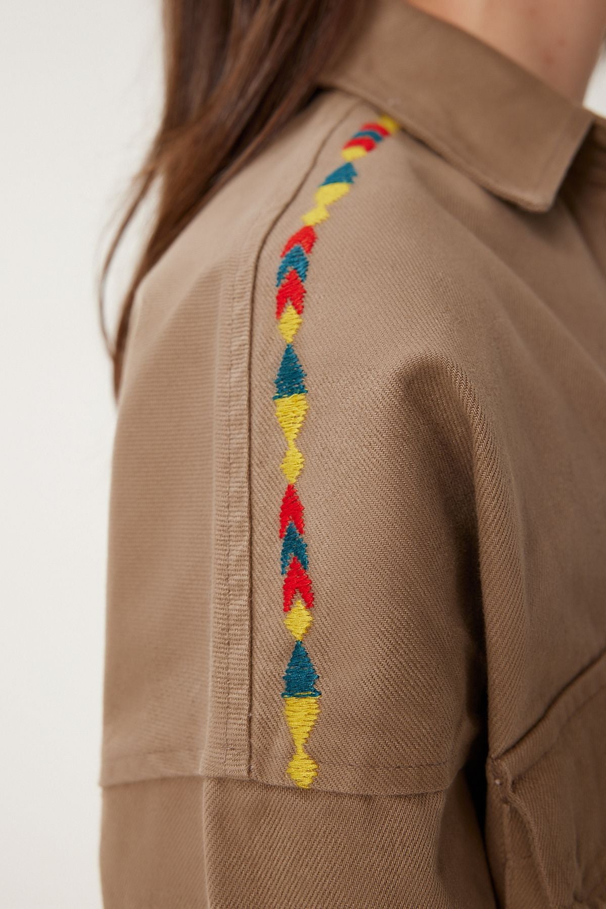 Açık Kahverengi Etnik Nakışlı Oversize Gabardin Gömlek Ceket SA00039