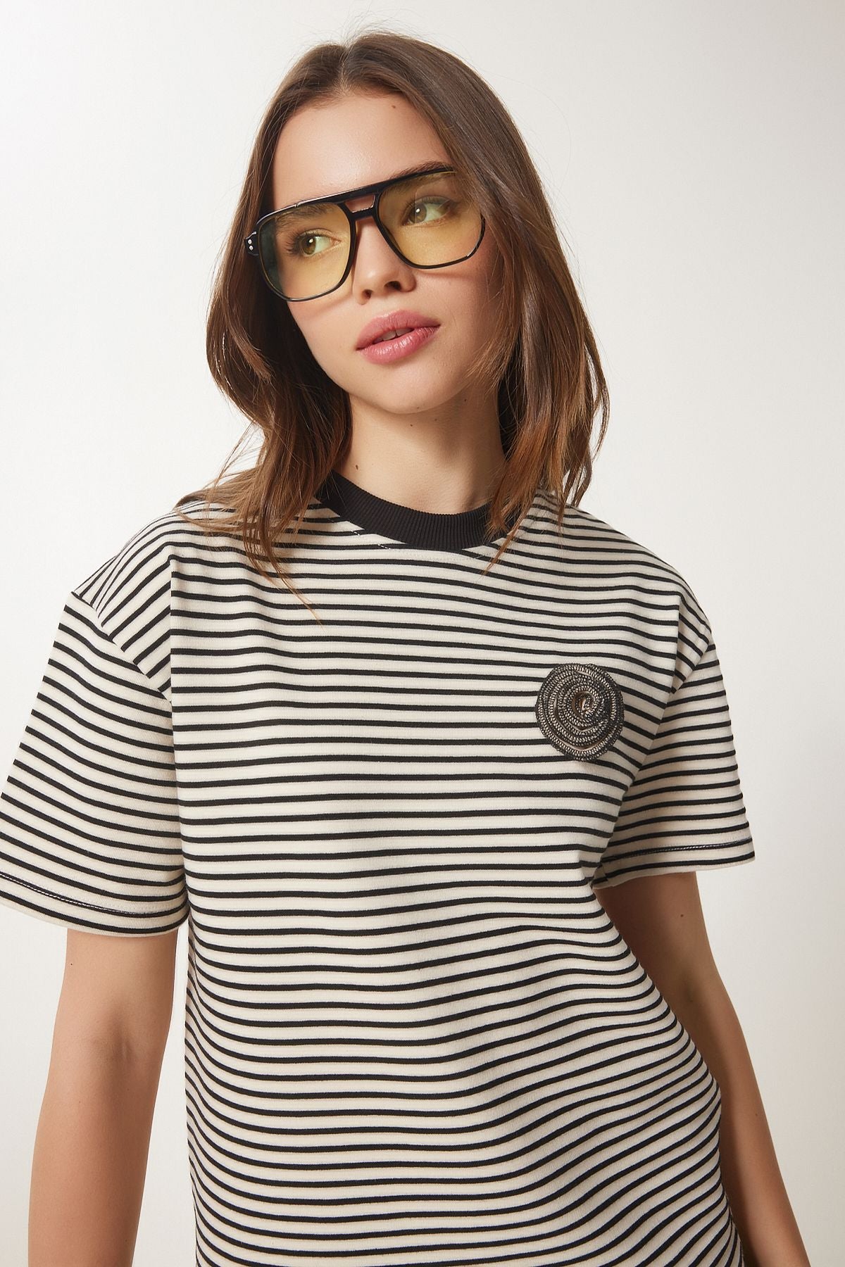 Siyah Krem Çiçek Detaylı Çizgili Örme T-Shirt CR00448