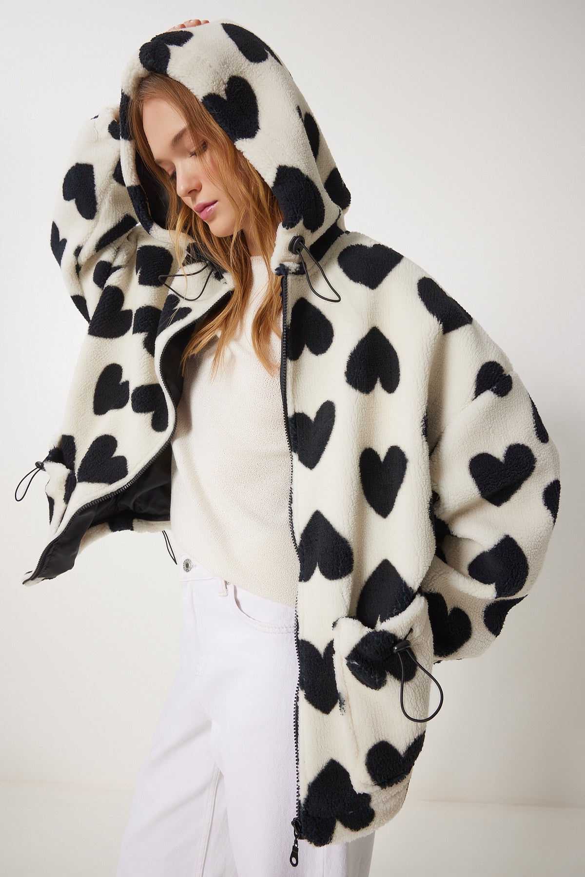 Ekru Siyah Kalpli Kapüşonlu Oversize Peluş Mont RI00001