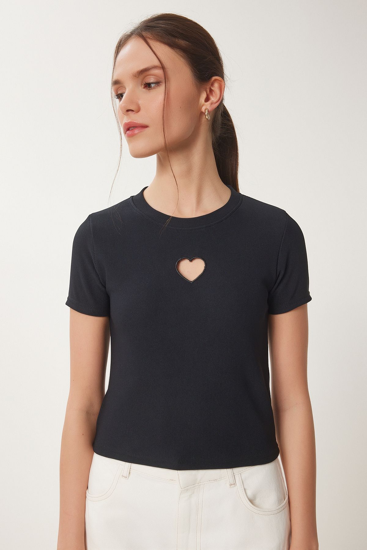 Siyah Kalp Nakışlı Fitilli Örme T-Shirt ZV00289