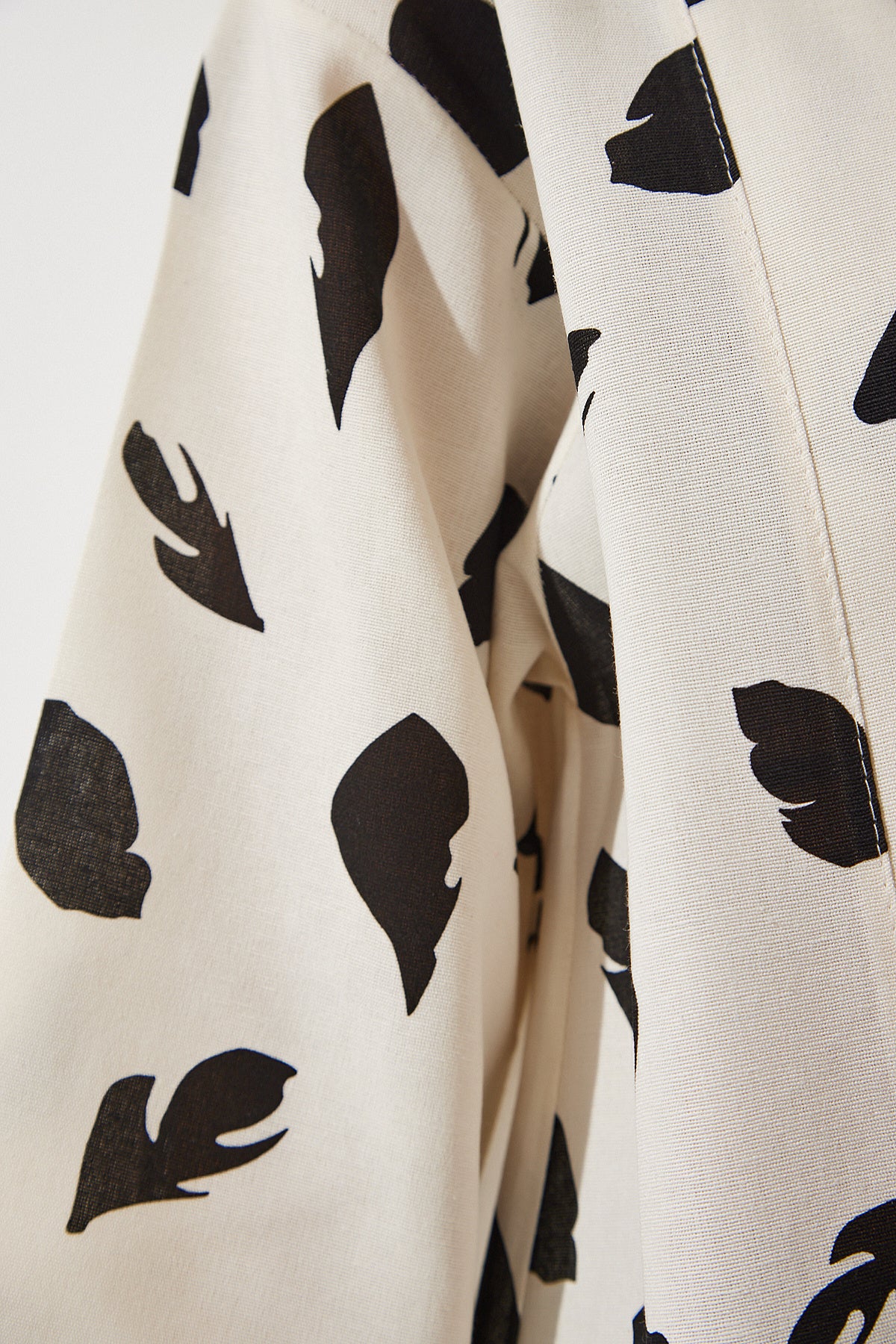 Bej Siyah Desenli Keten Viskon Kimono BH00381