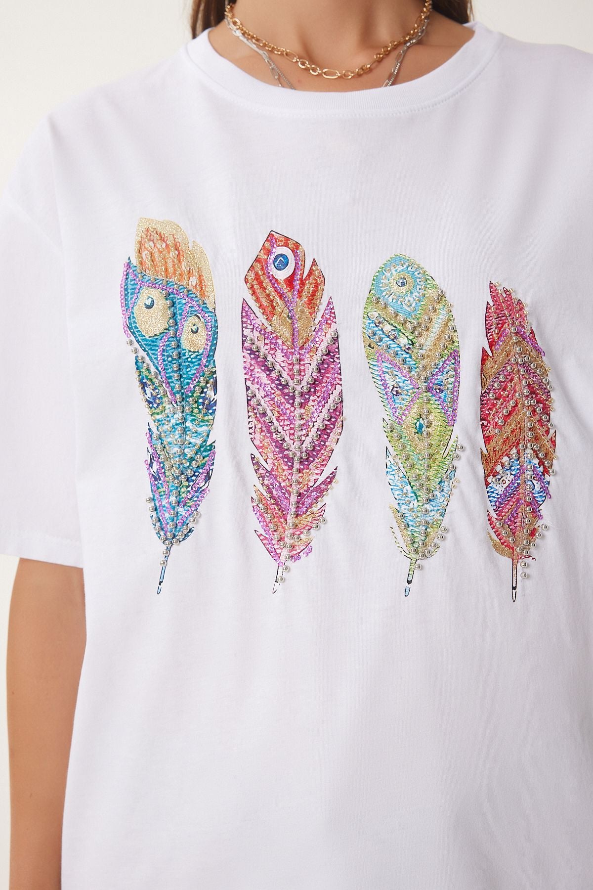 Beyaz Boncuk Detaylı Baskılı Örme T-Shirt BW00003