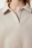 Bej Polo Yaka Şardonlu Crop Örme Sweatshirt HW00014