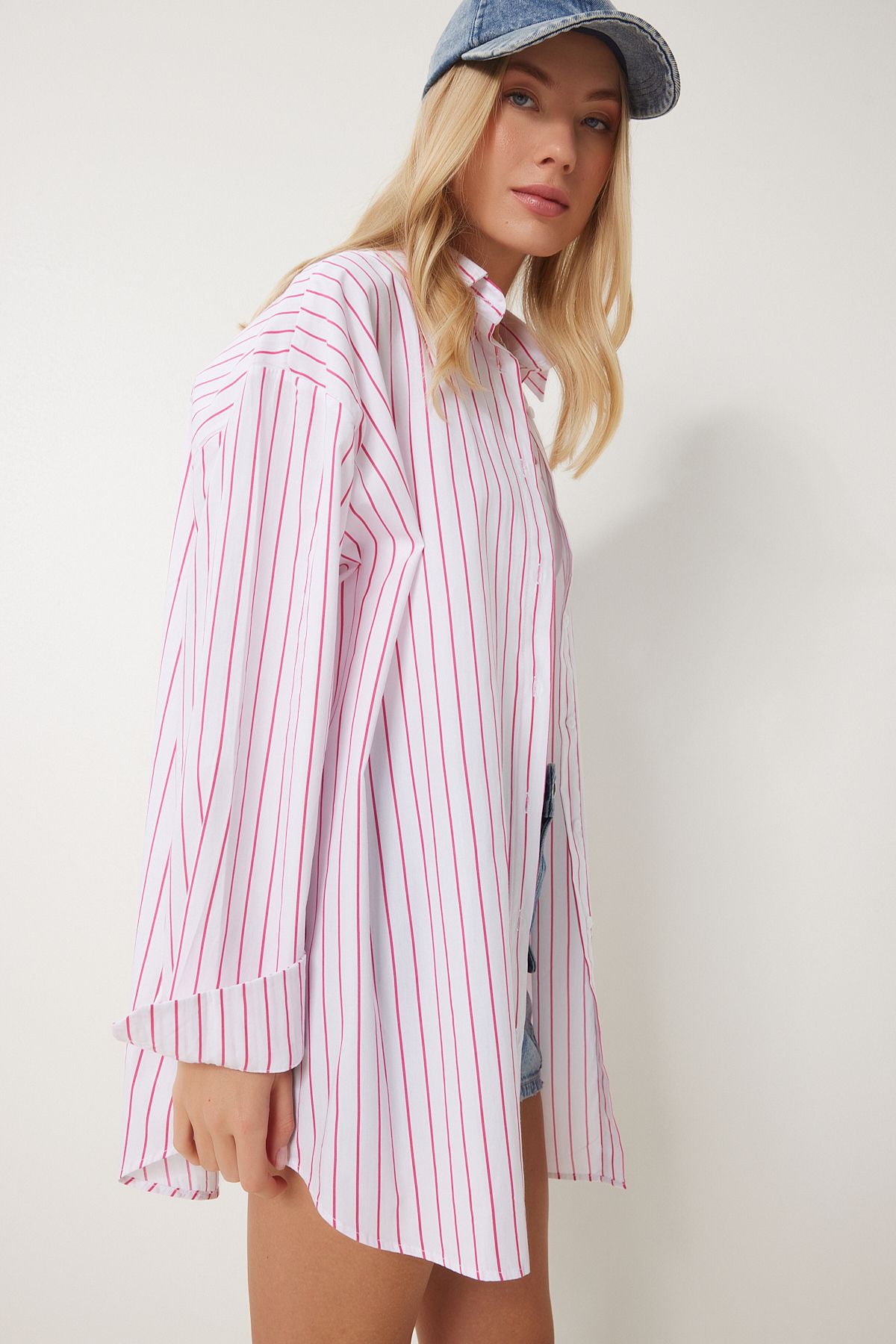 Beyaz Pembe Çizgili Oversize Uzun Dokuma Gömlek BP00168