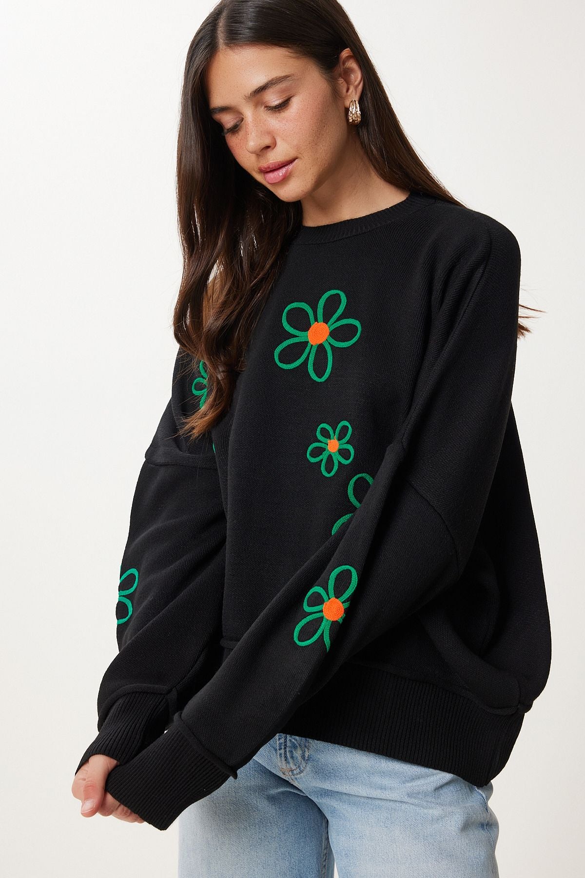 Siyah Çiçek Nakışlı Oversize Triko Kazak DD01262