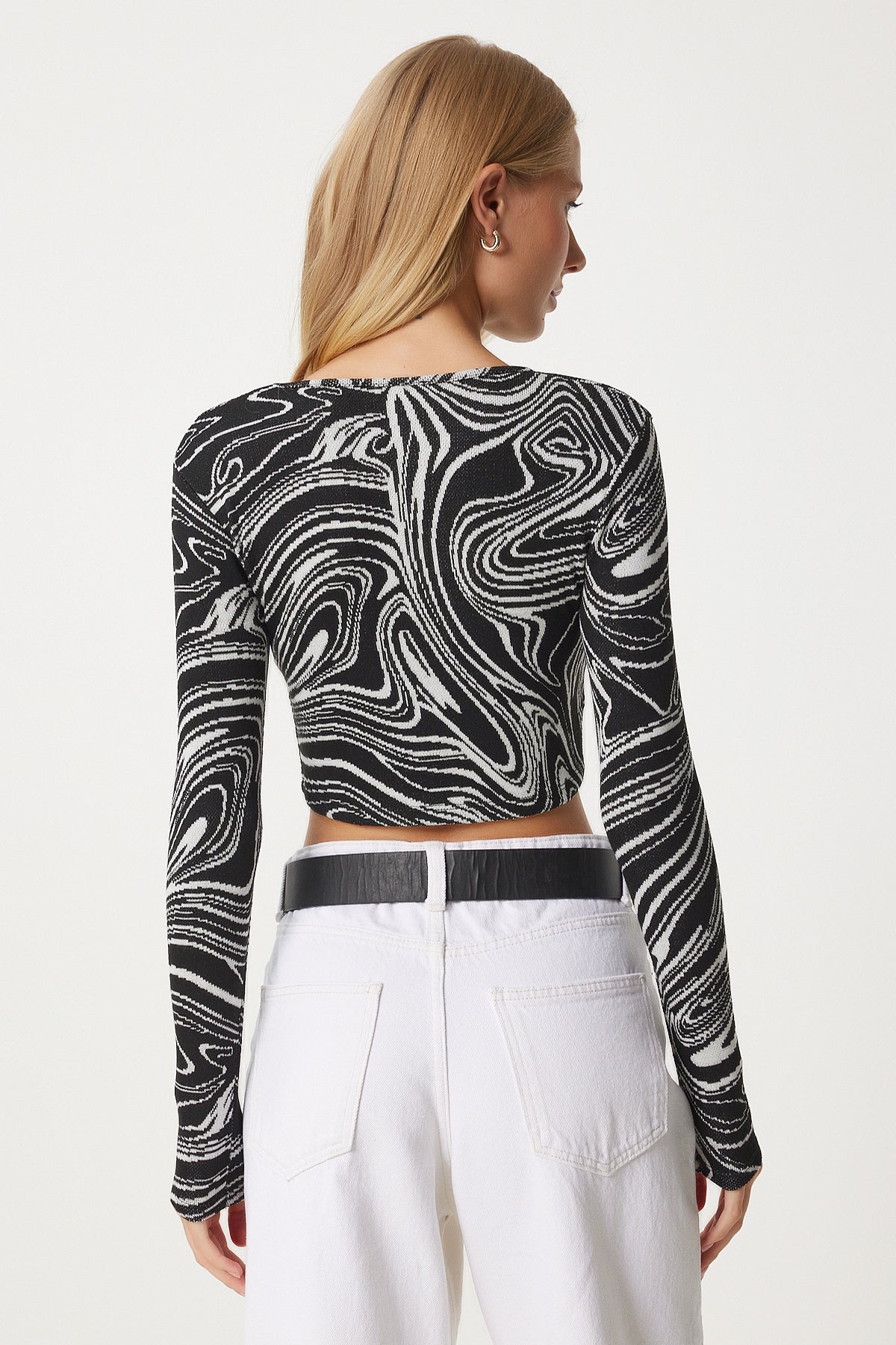 Siyah Beyaz Desenli Cut Out Detaylı Triko Bluz VN00007