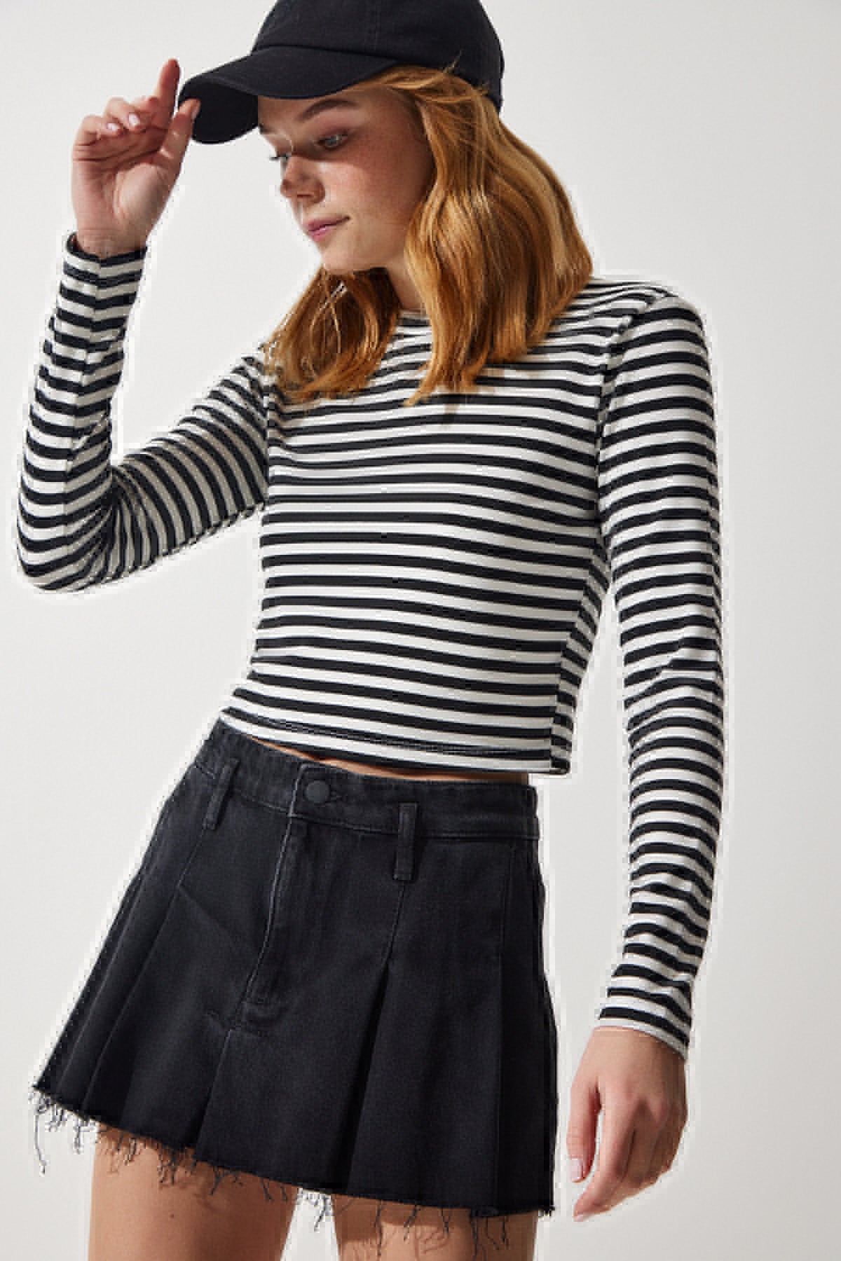 Siyah Bisiklet Yaka Çizgili Crop Örme Bluz CR00424