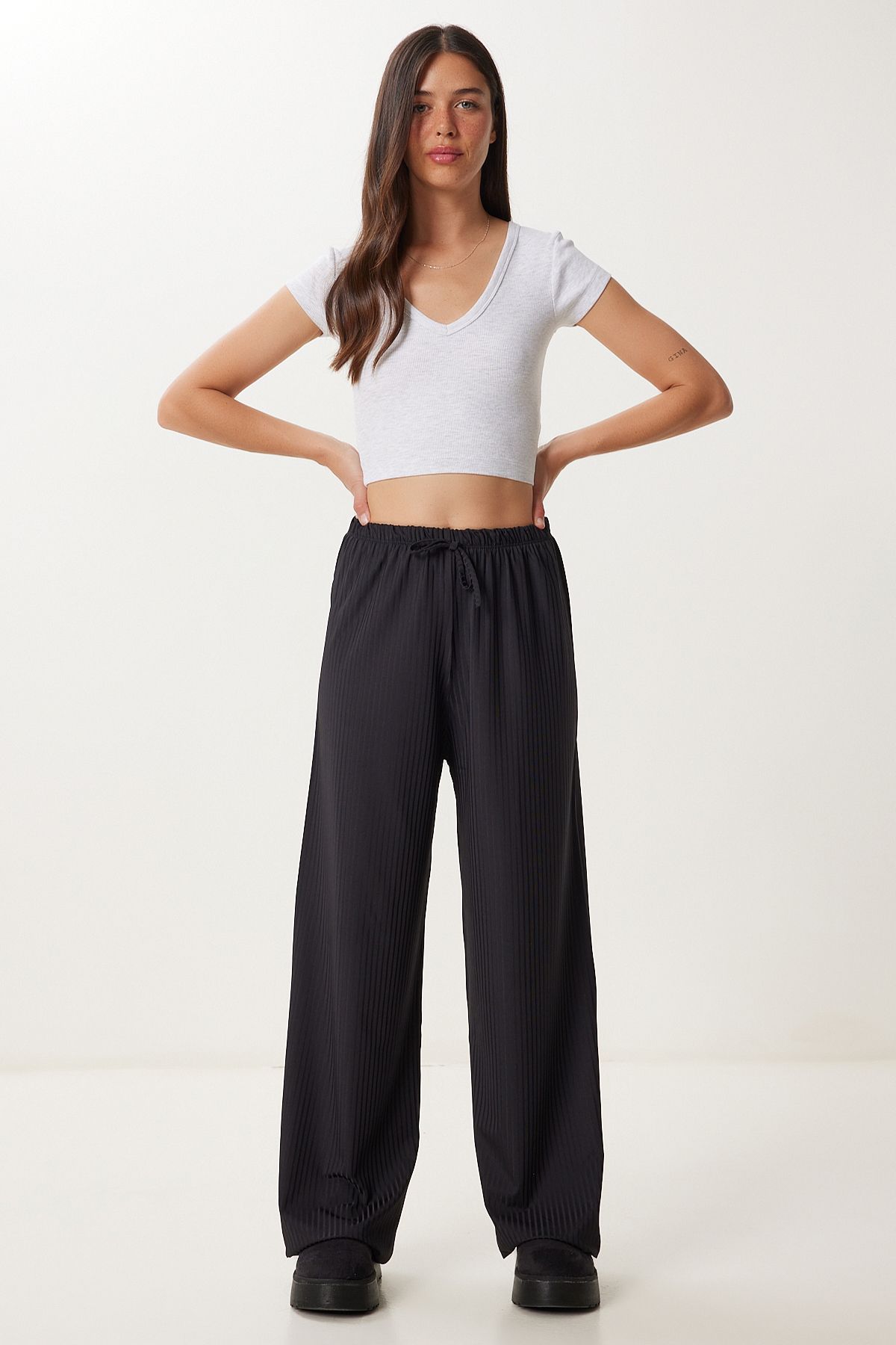 Siyah Geniş Paça Rahat Örme Pantolon PB00054