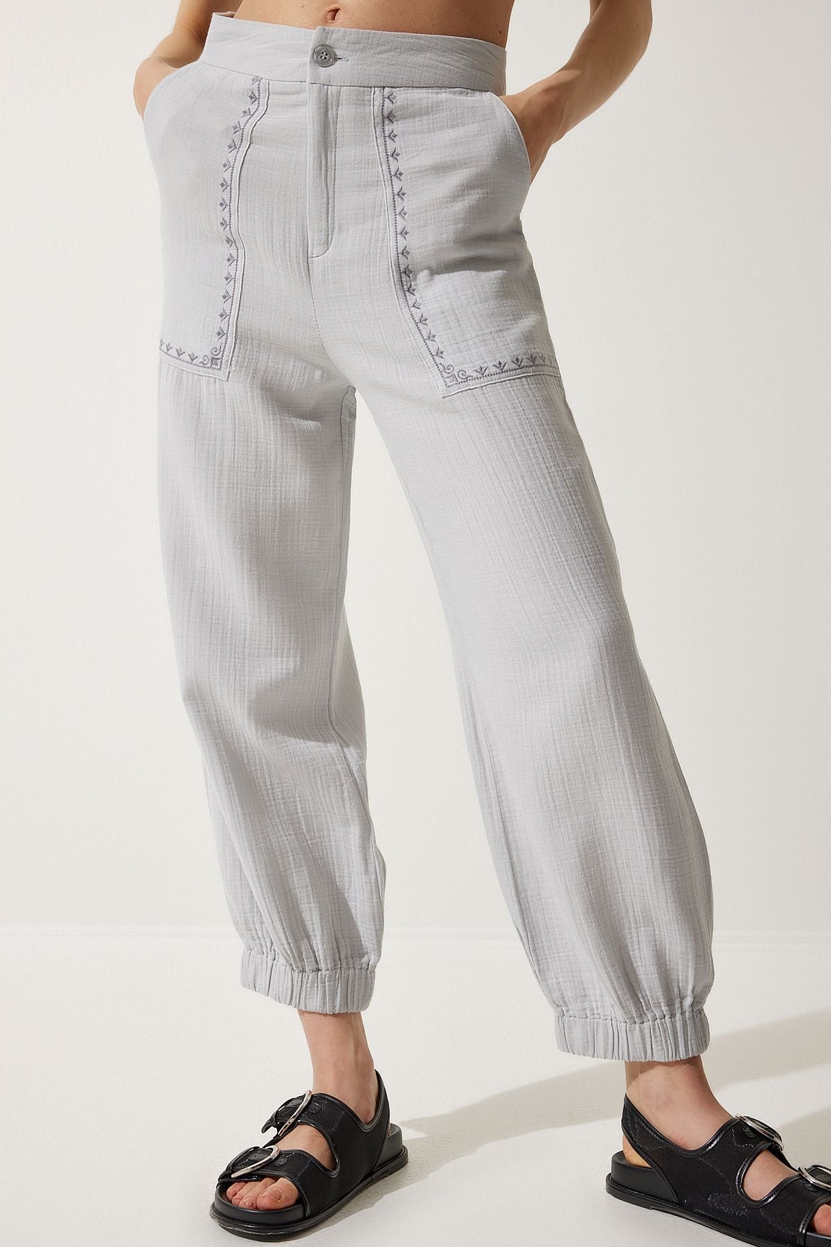 Gri Nakış Detaylı Müslin Pantolon SF00019