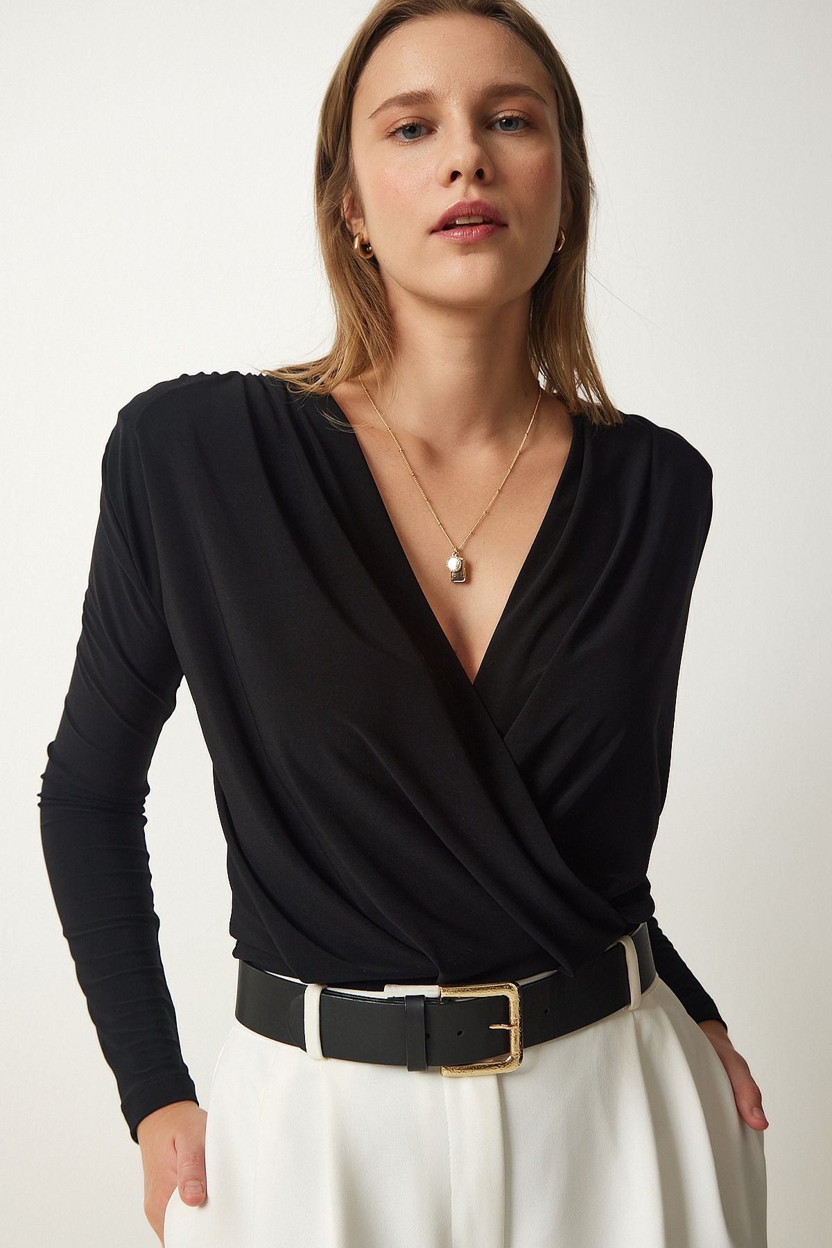 Siyah Anvelop Yaka Çıtçıtlı Örme Bluz FF00147