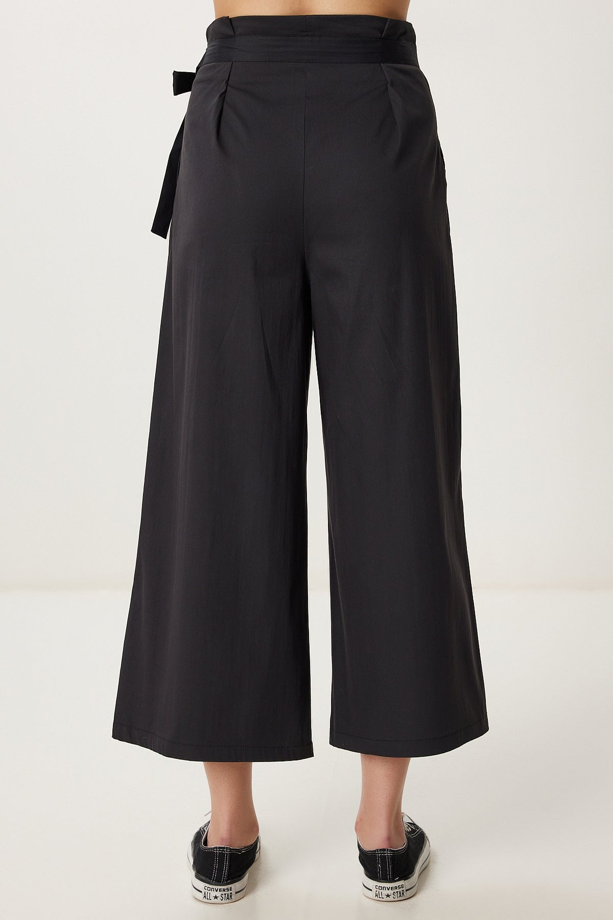 Siyah Bağlama Detaylı Geniş Paça Pantolon WF00154