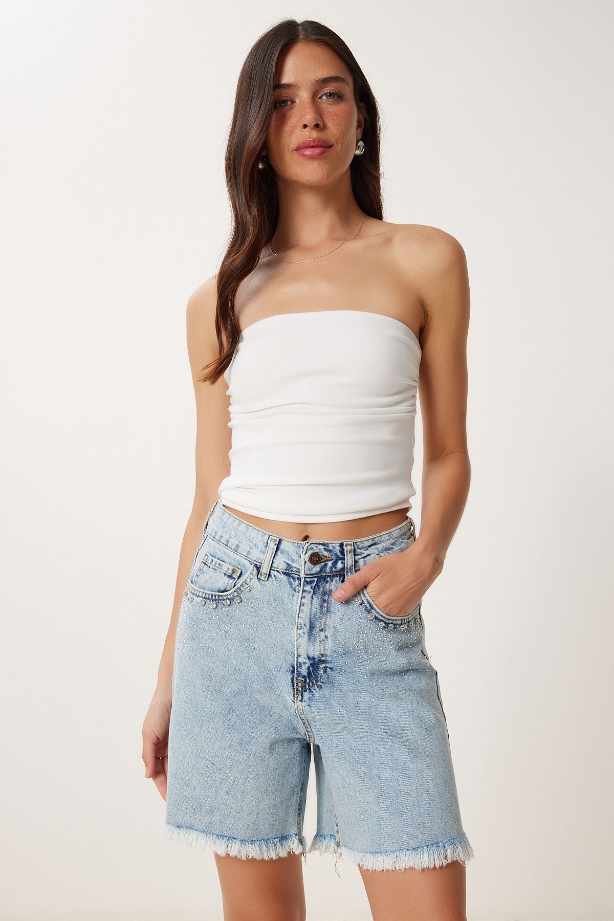 Açık Mavi Taş Detaylı Püsküllü Mini Denim Şort RC00162