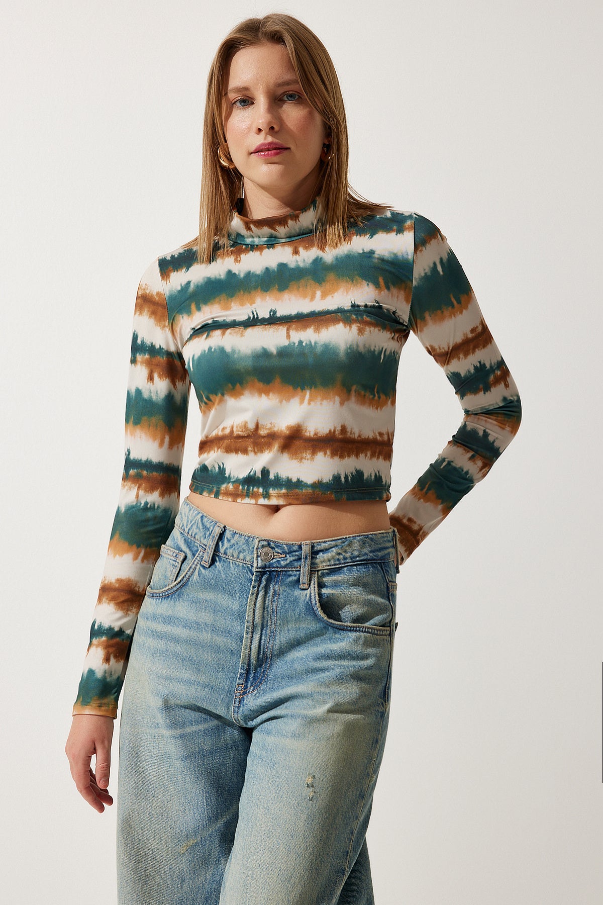 Krem Koyu Yeşil Desenli Dik Yaka Crop Örme Bluz NJ00136