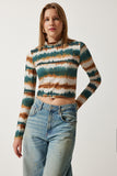 Krem Koyu Yeşil Desenli Dik Yaka Crop Örme Bluz NJ00136