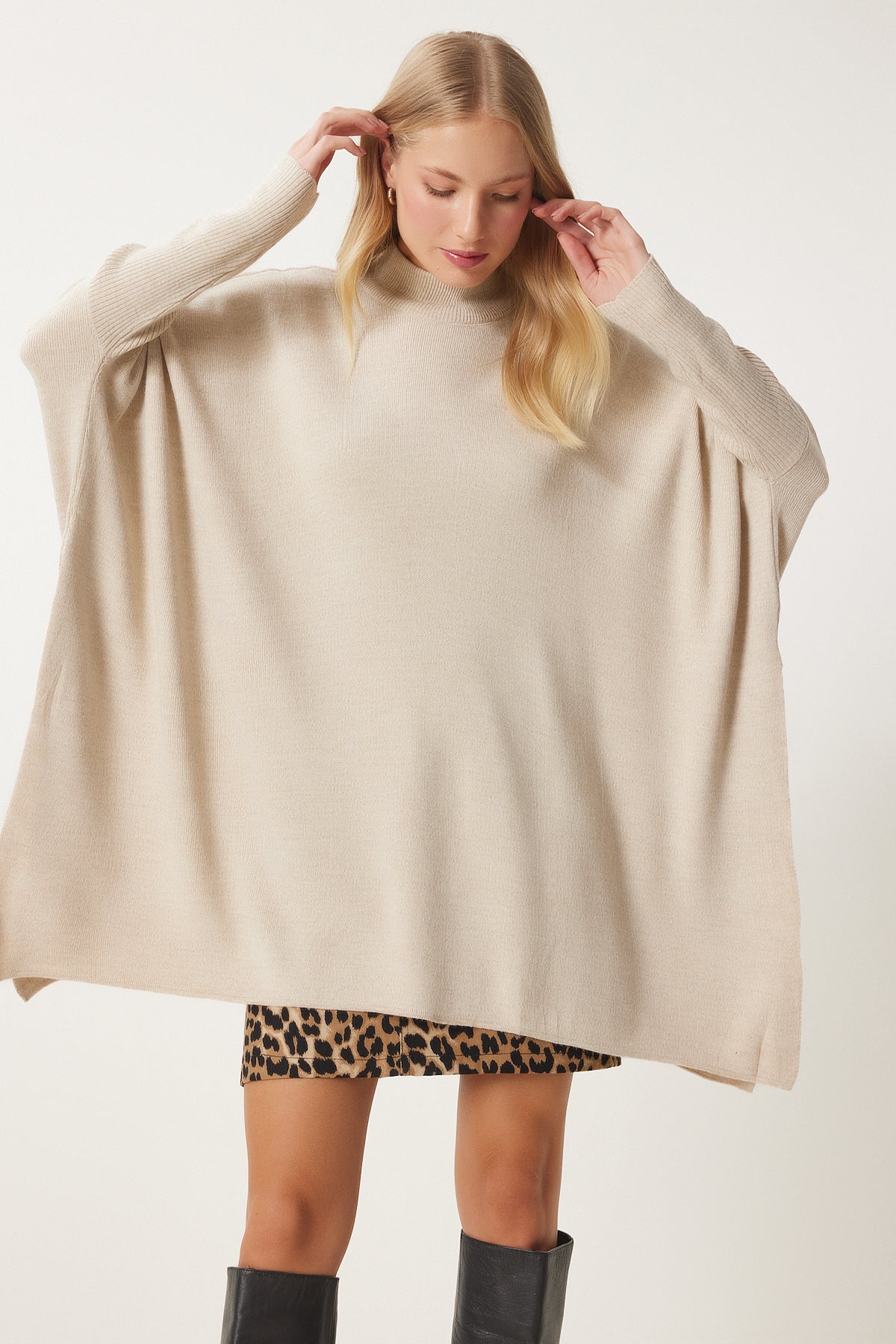 Krem Yandan Yırtmaçlı Oversize Panço Kazak YY00005