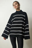 Siyah Dik Yaka Çizgili Oversize Triko Kazak NF00076