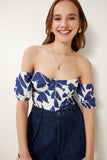 Krem Lacivert Desenli Crop Viskon Bluz CR00510