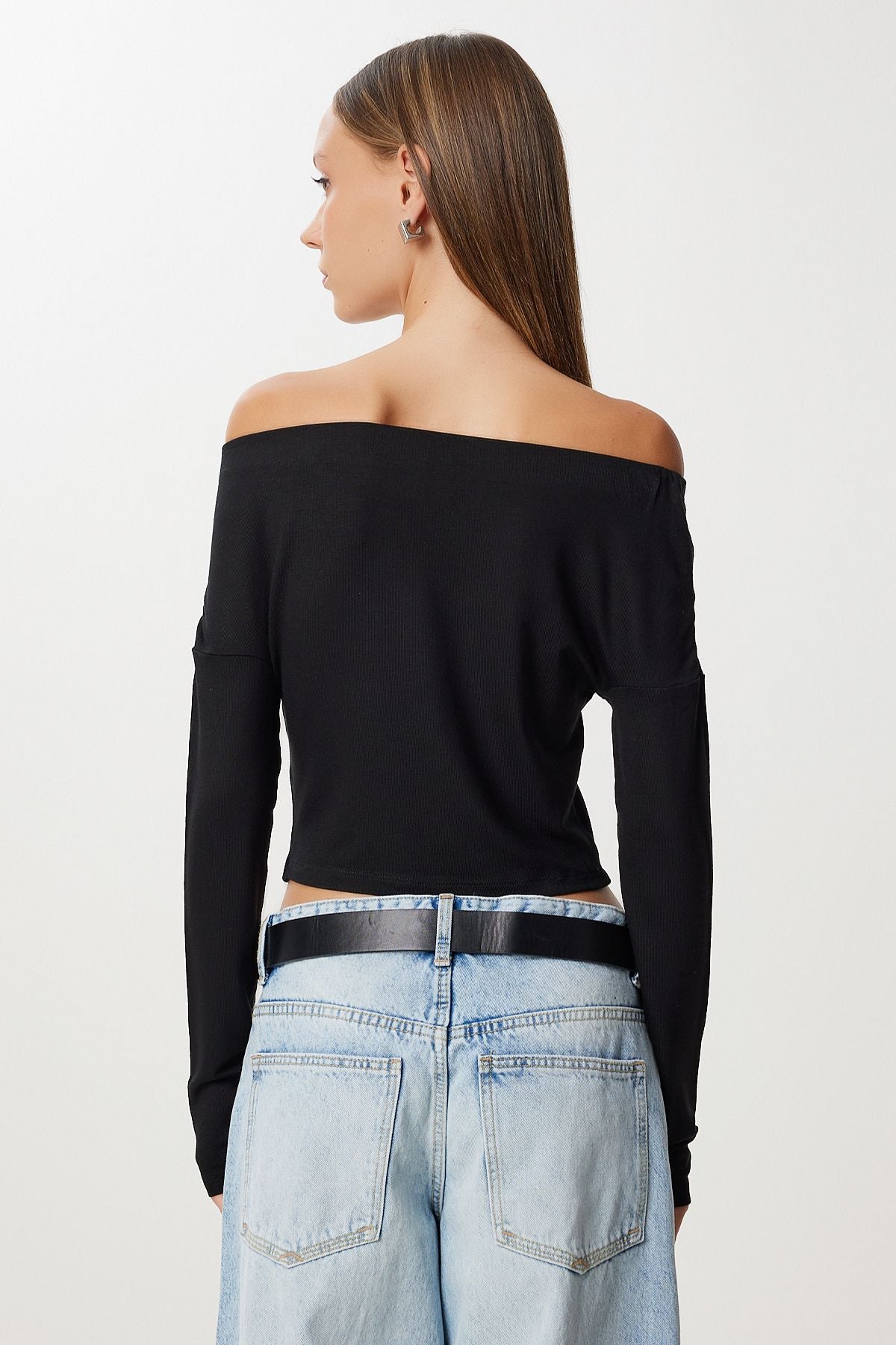 Siyah Büzgülü Kayık Yaka Crop Bluz UB00422