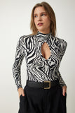 Beyaz Cut Out Detaylı Desenli Örme Bluz RX00037