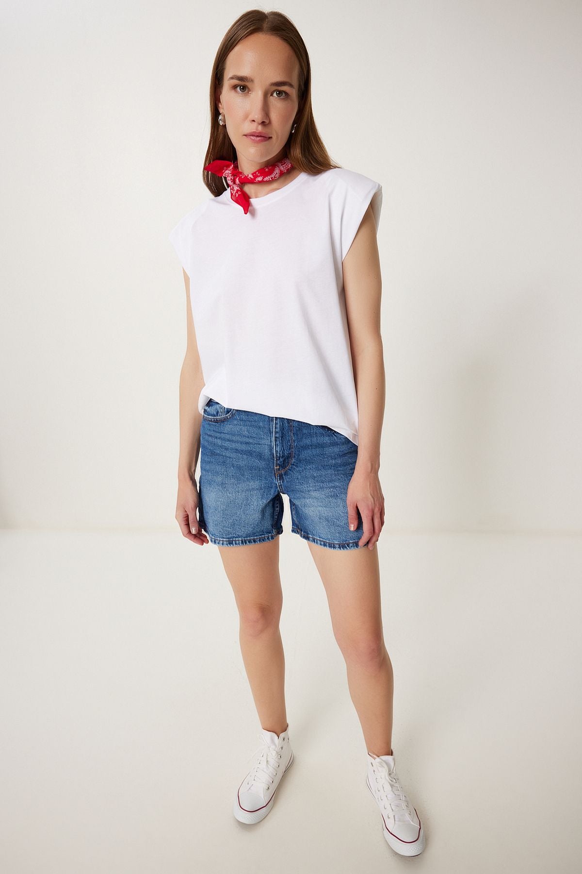 Beyaz Vatkalı Basic Örme T-Shirt FG00031