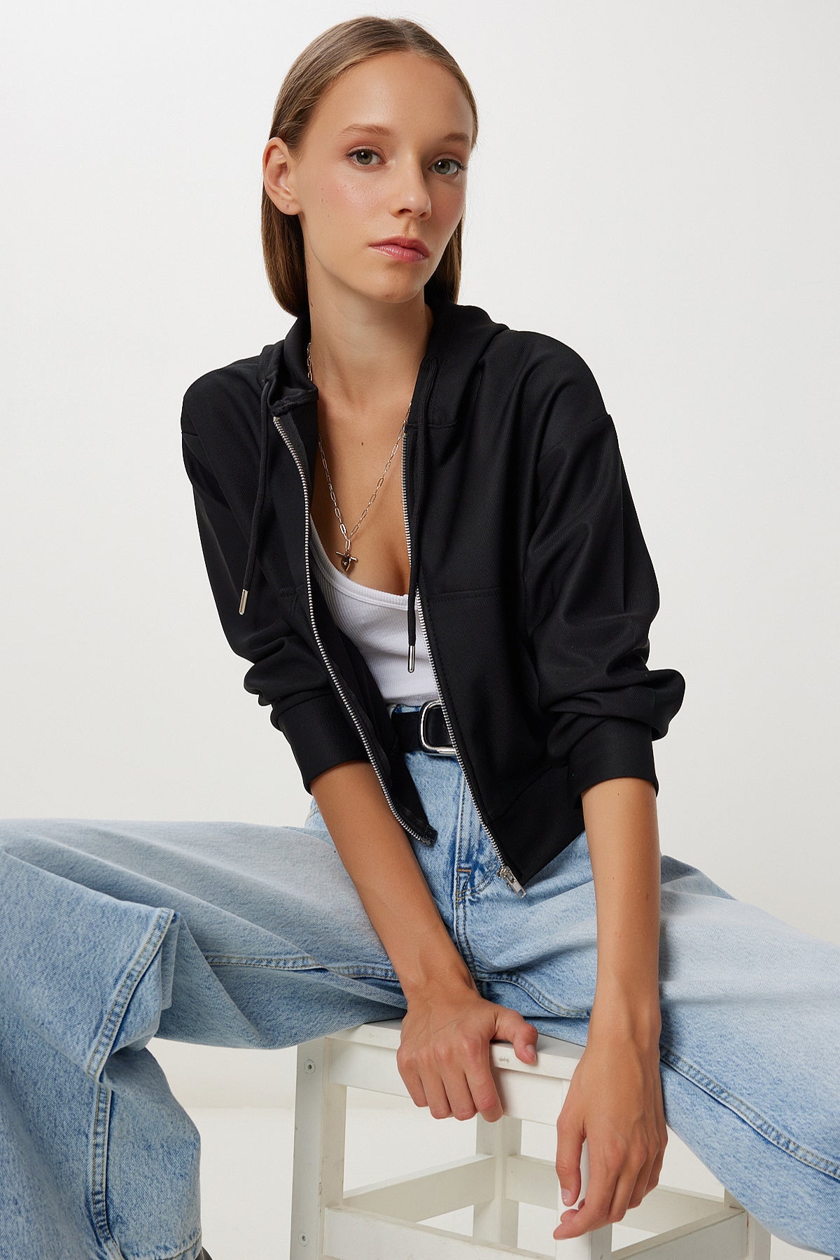 Siyah Kapüşonlu Fermuarlı Örme Sweatshirt AN00263