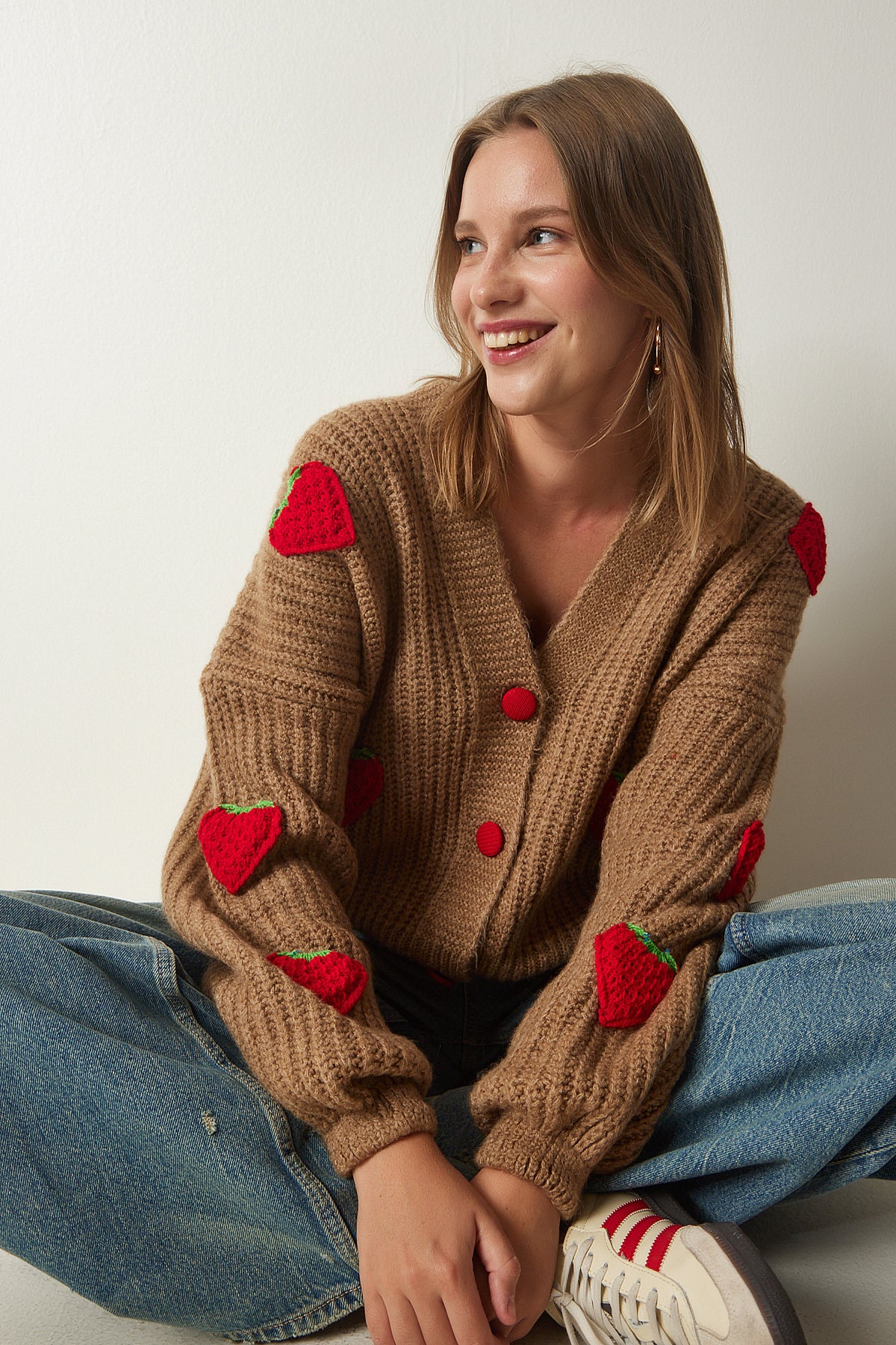 Taba Çilek Motifli Oversize Triko Hırka PF00008