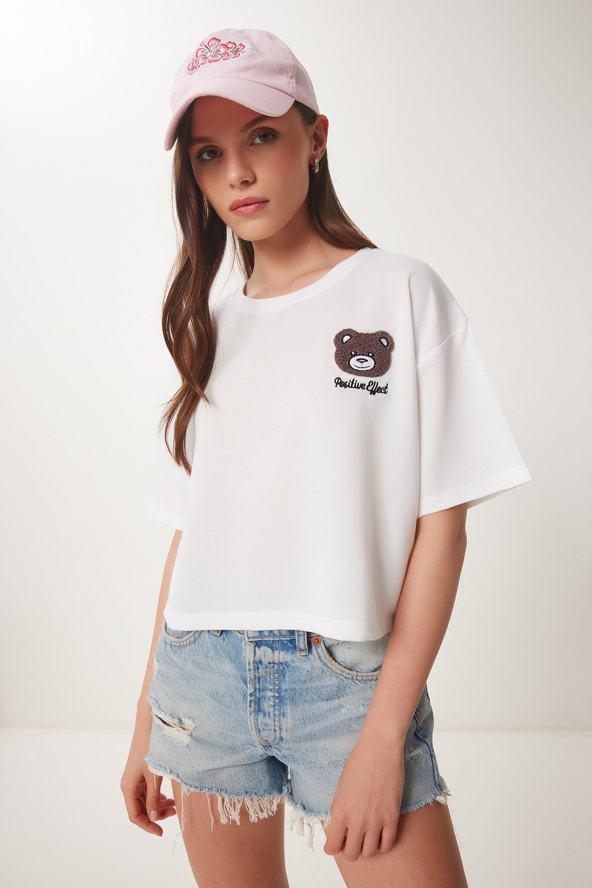 Beyaz Ayıcık Armalı Crop Örme T-Shirt ZV00298