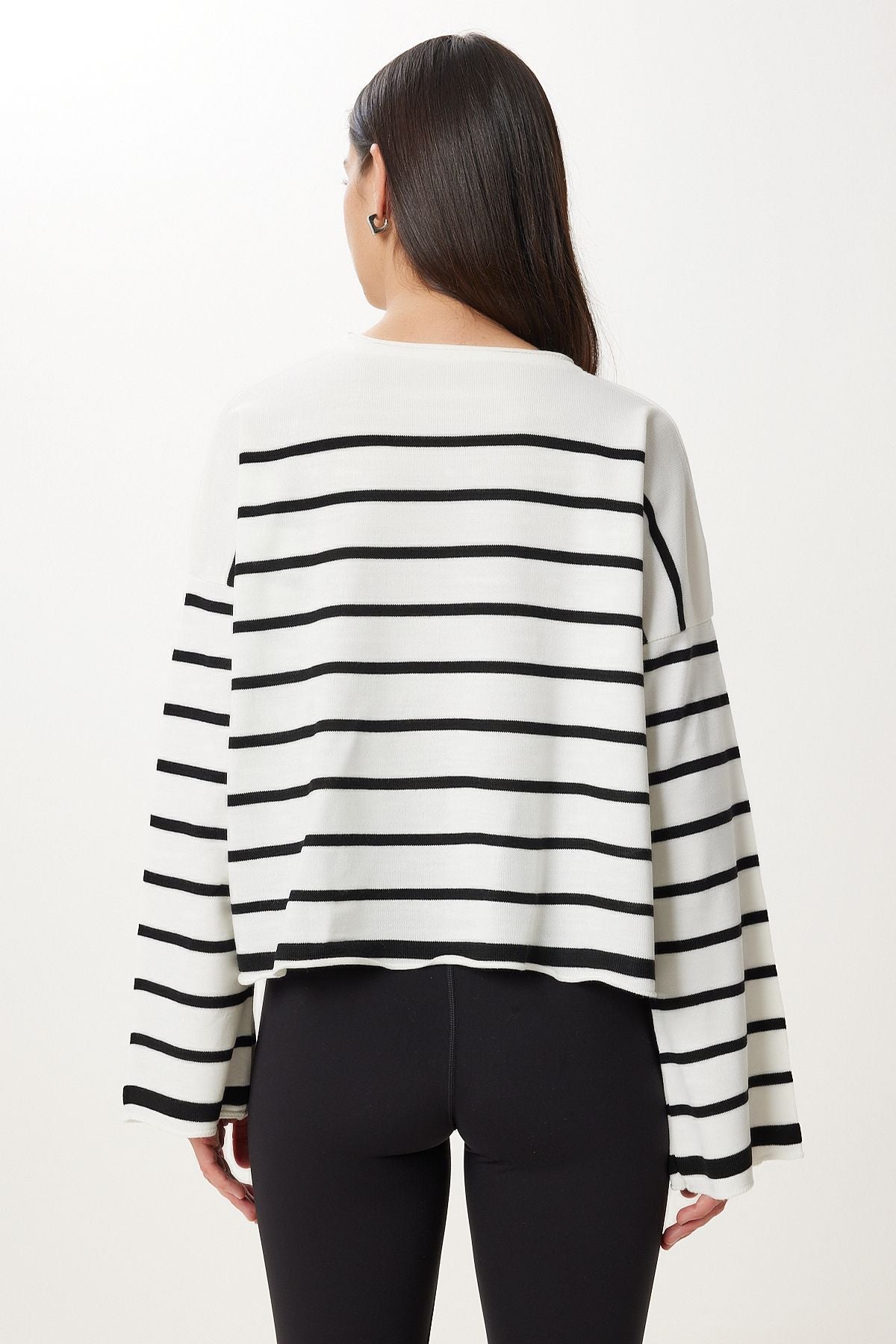 Siyah Beyaz Çizgili Oversize Crop Triko Kazak  US00659