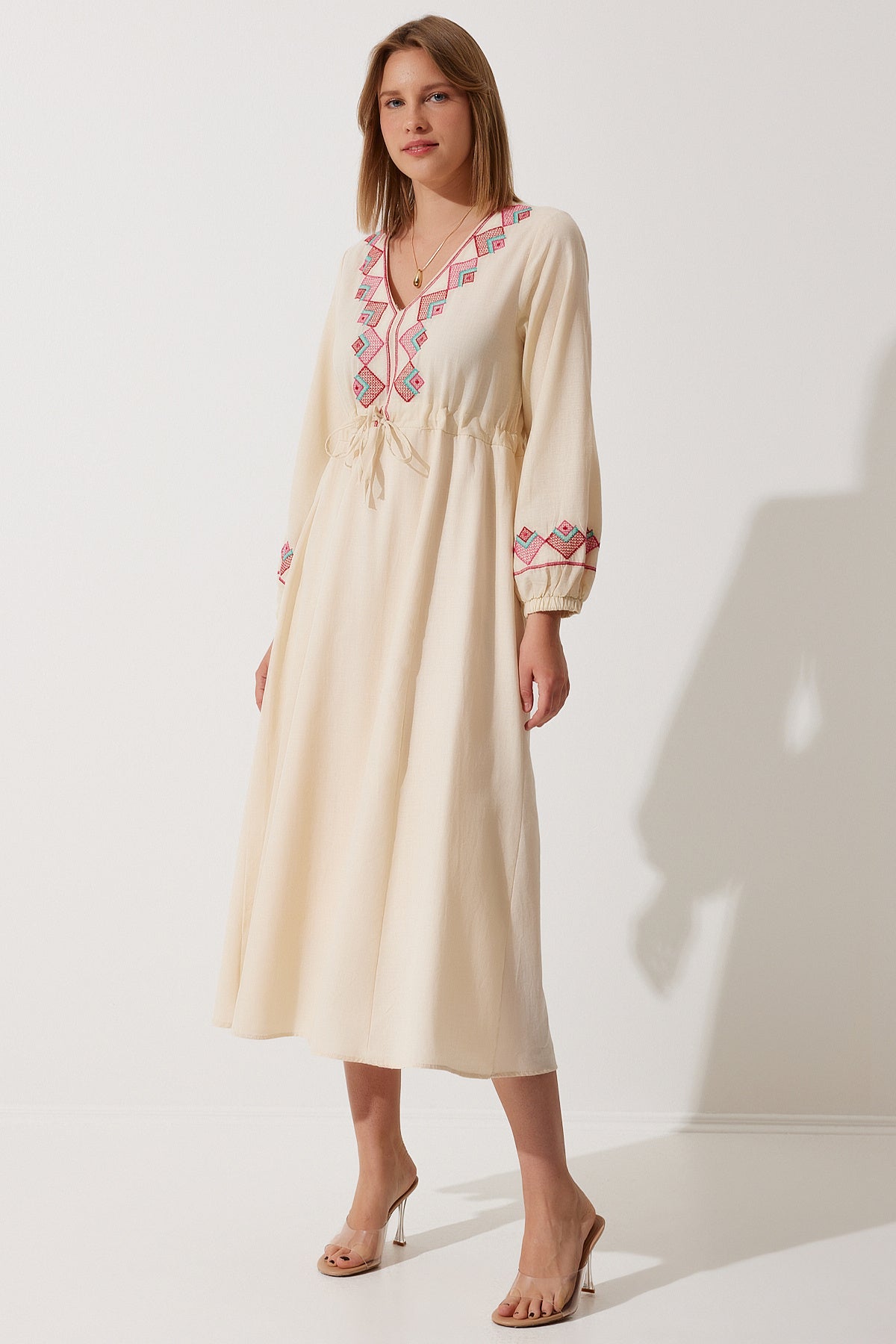 Krem Nakış Detaylı Oversize Keten Elbise RG00027