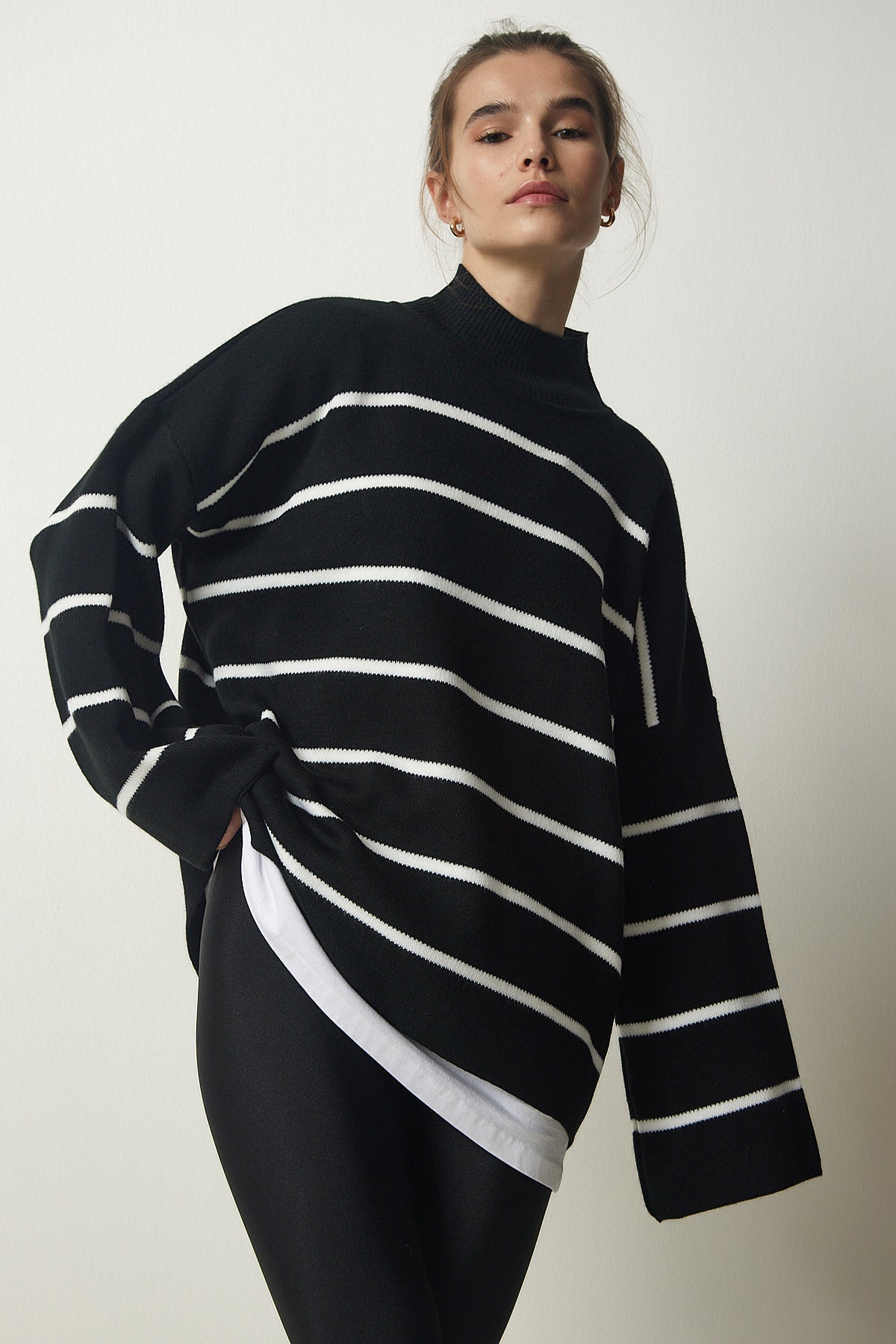 Siyah Dik Yaka Çizgili Oversize Triko Kazak NF00076