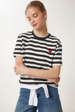 Siyah Beyaz Kalp Nakışlı Çizgili Örme T-Shirt AN00228