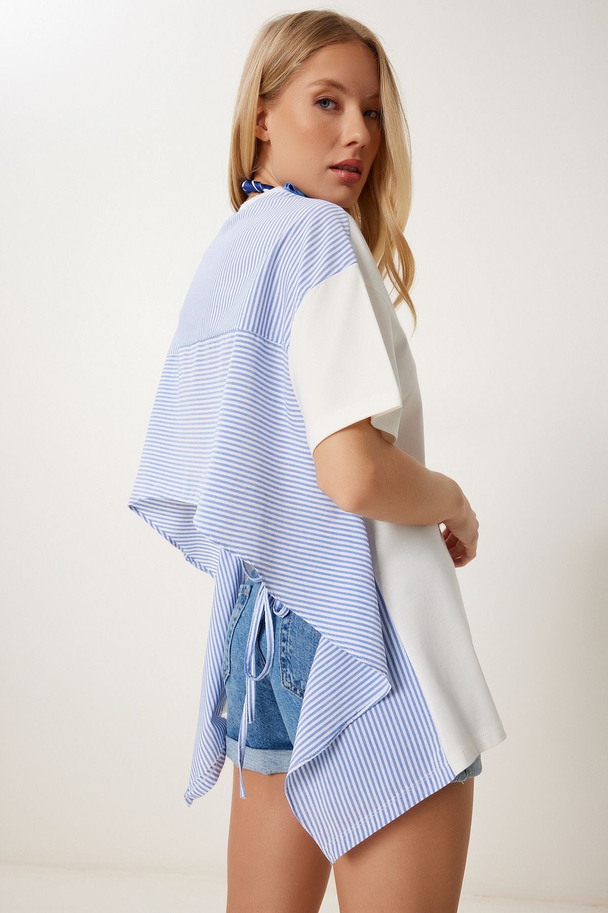 Beyaz Mavi Arkası Çizgili Poplin Detaylı Örme T-Shirt DP00257