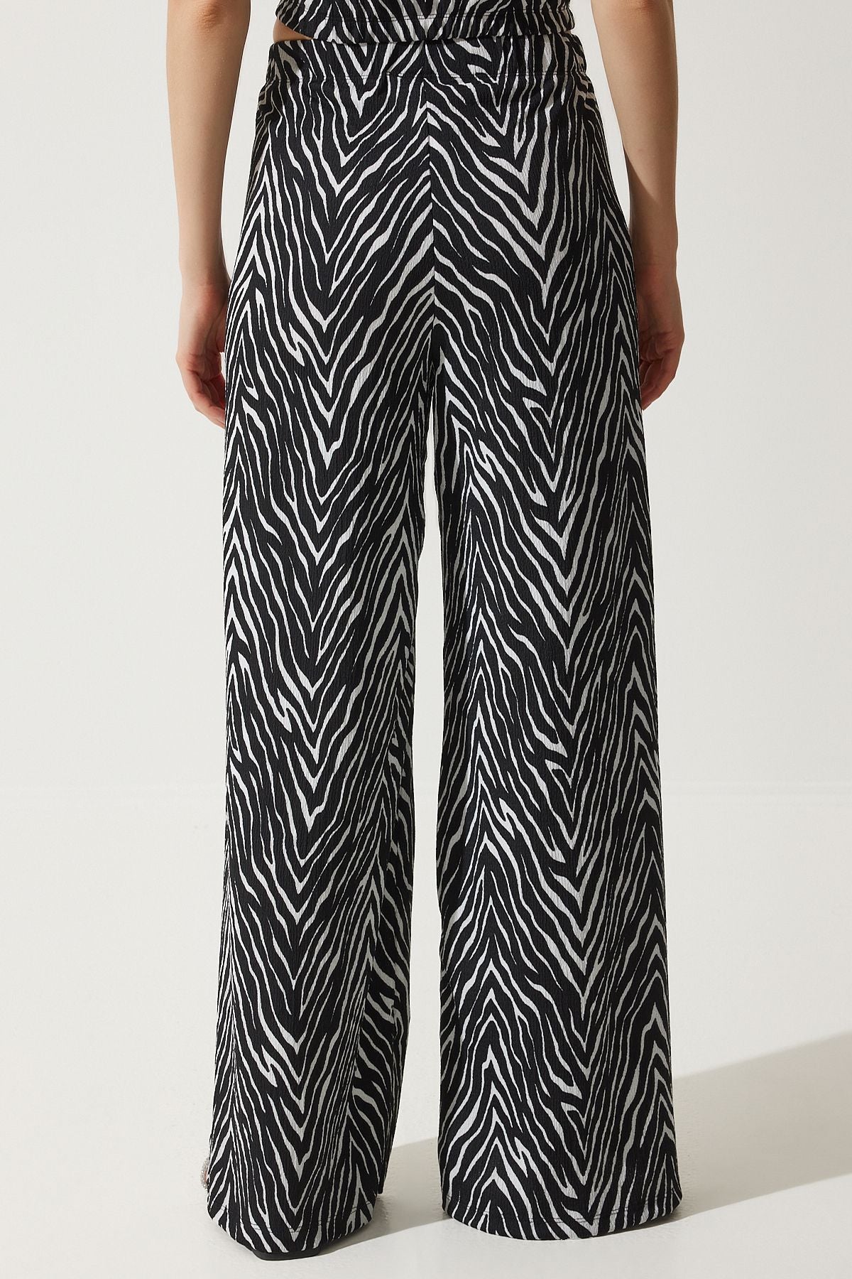 Siyah Beyaz Desenli Örme Crop Bluz Palazzo Takım MC00260