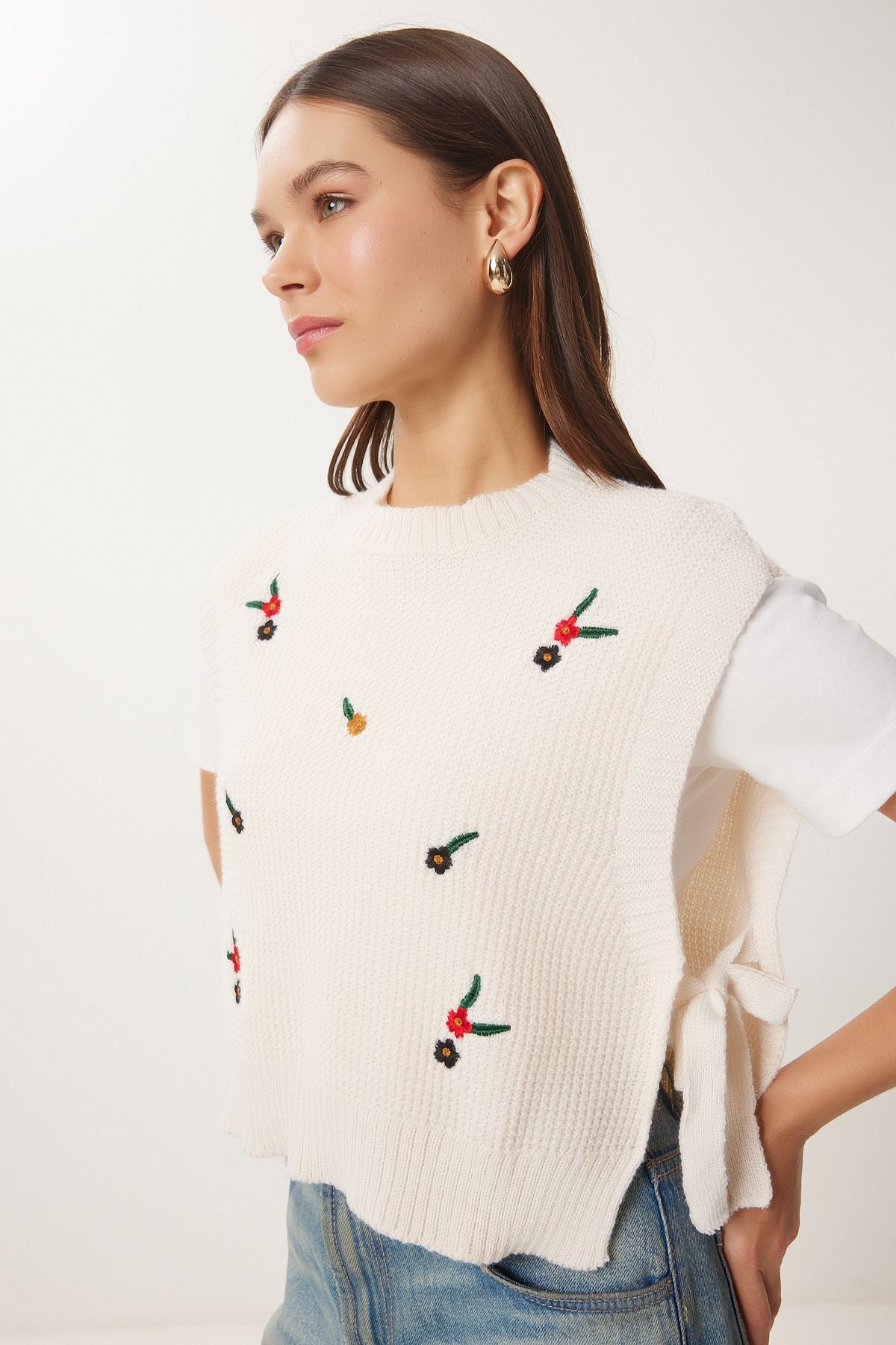 Krem Çiçek Nakışlı Bağlamalı Crop Triko Süveter KG00013