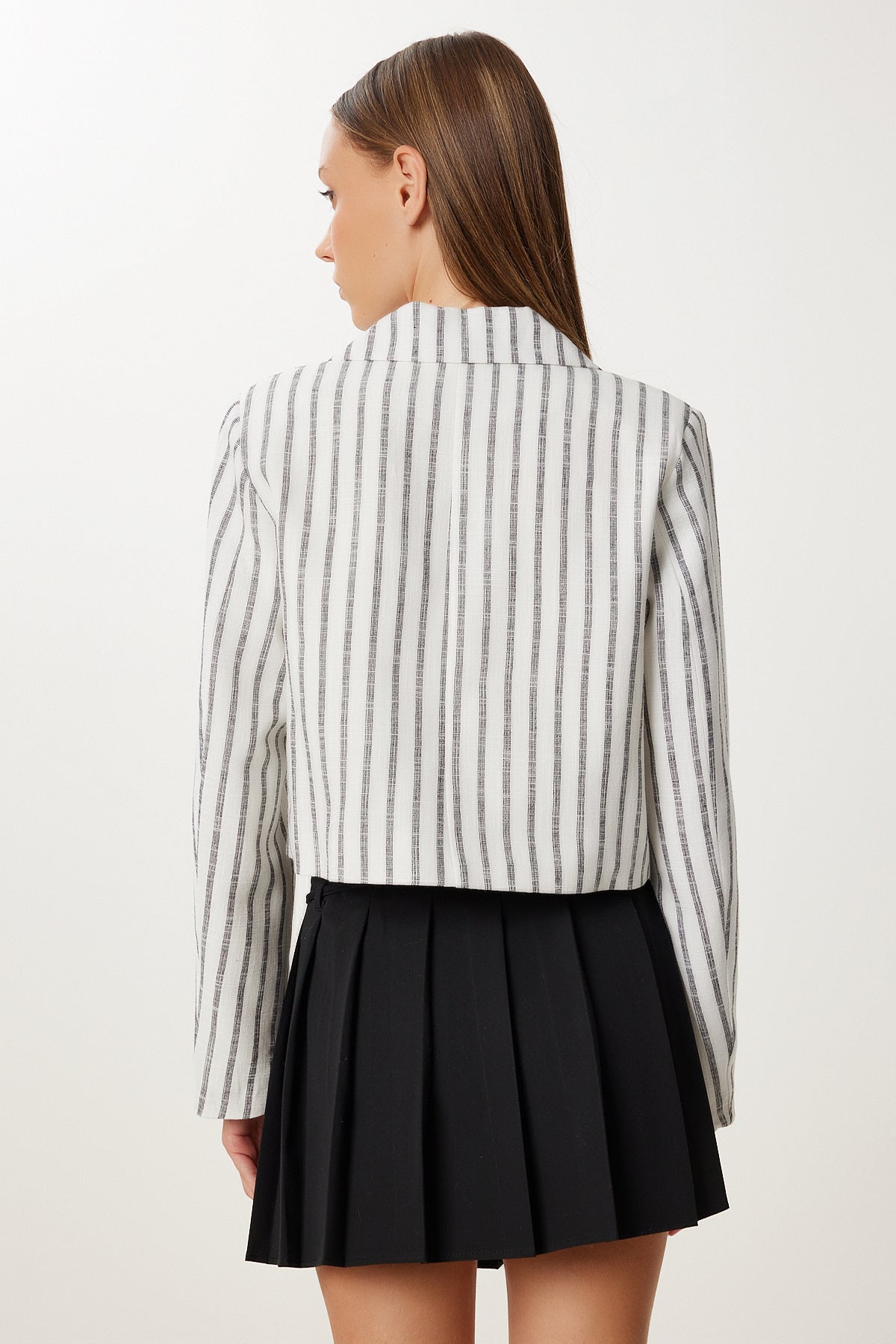 Ekru Siyah Vatkalı Keten Crop Ceket MX00254