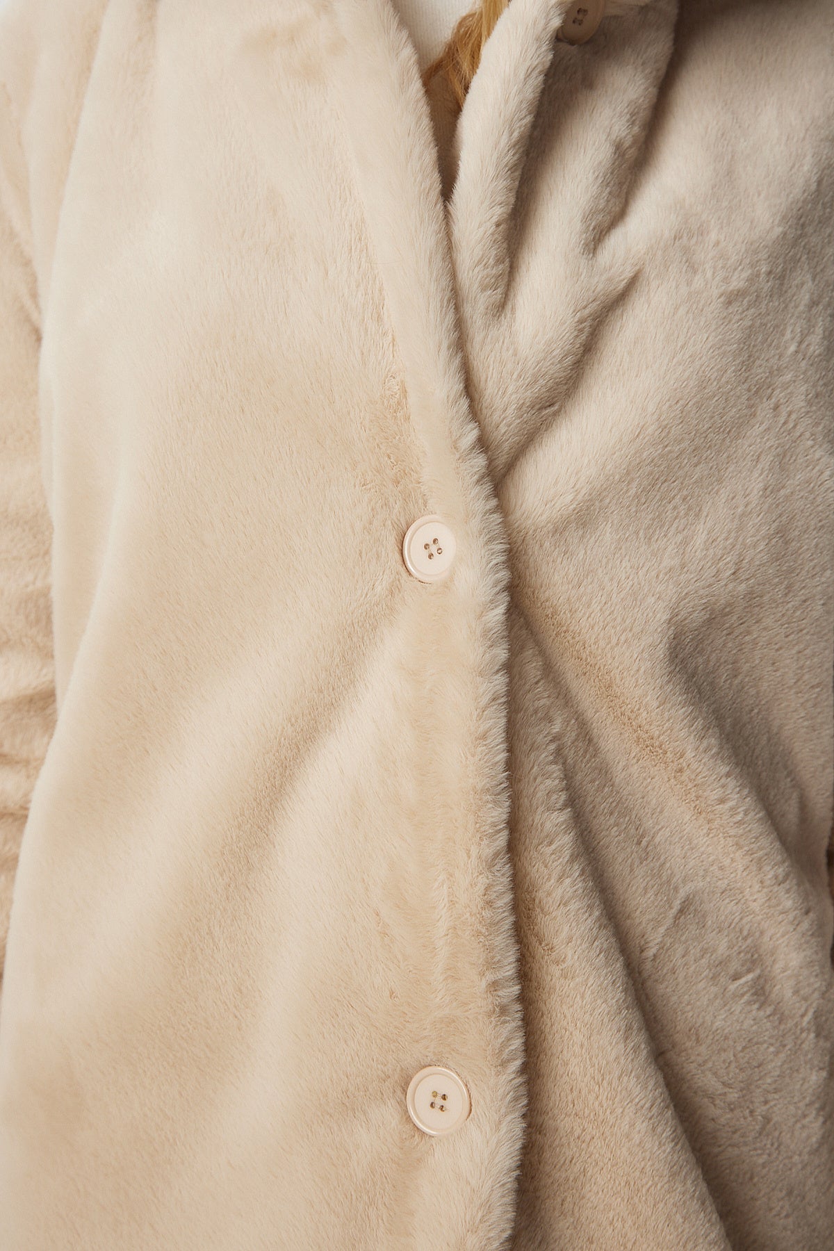 Bej Kapüşonlu Oversize Kürklü Peluş Kaban RV00148