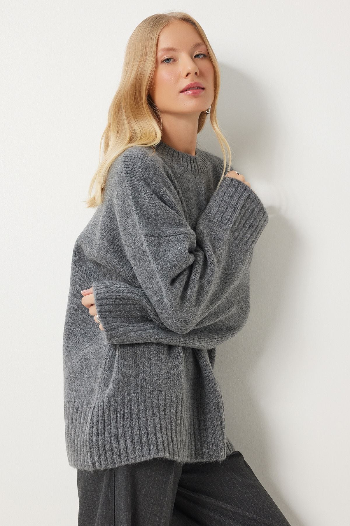 Antrasit Yumuşak Dokulu Oversize Triko Kazak PF00096